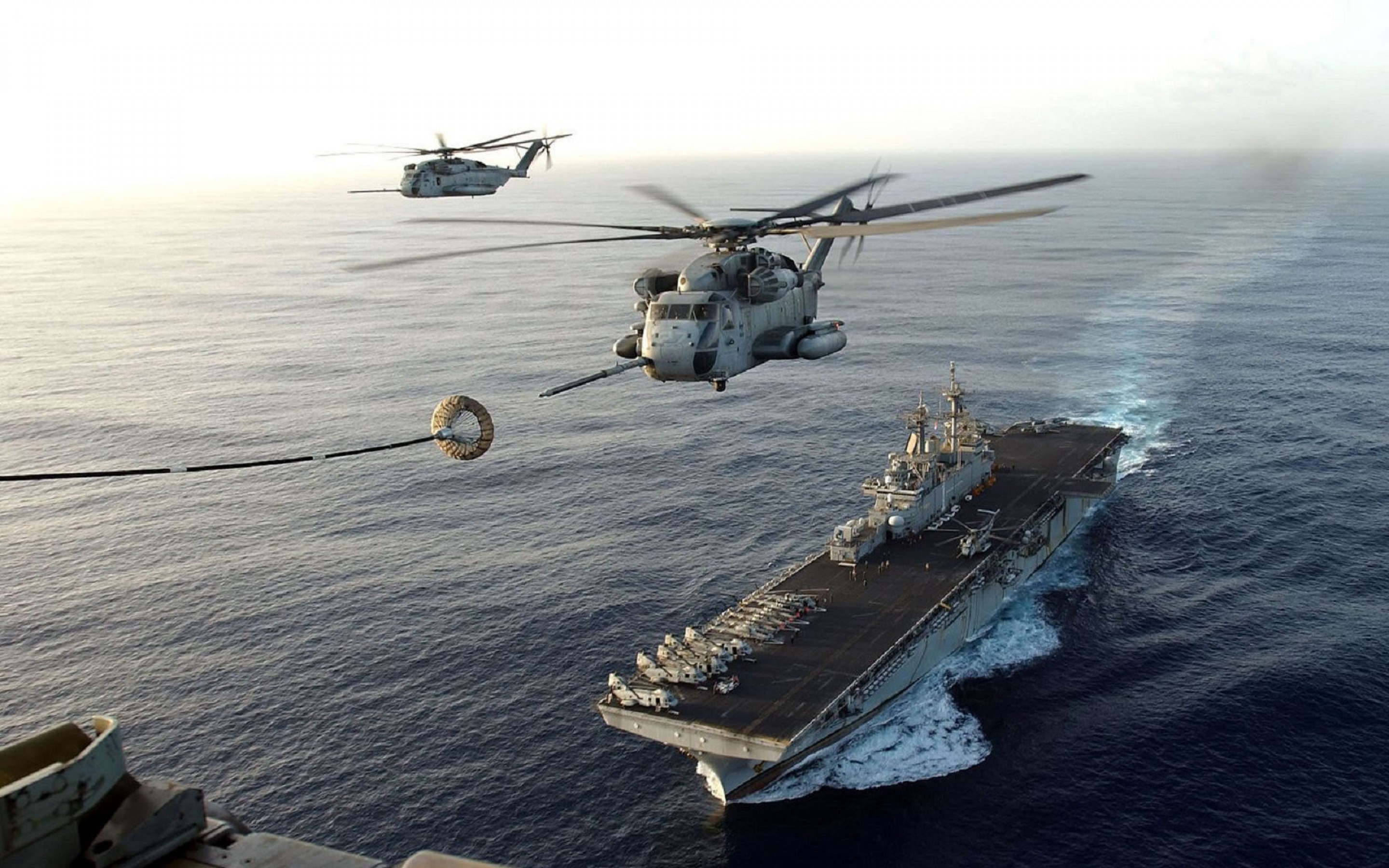 2880x1800 Sikorsky CH-53 Sea Stallion's getting refueled above USS Iwo Jima (LHD-7).