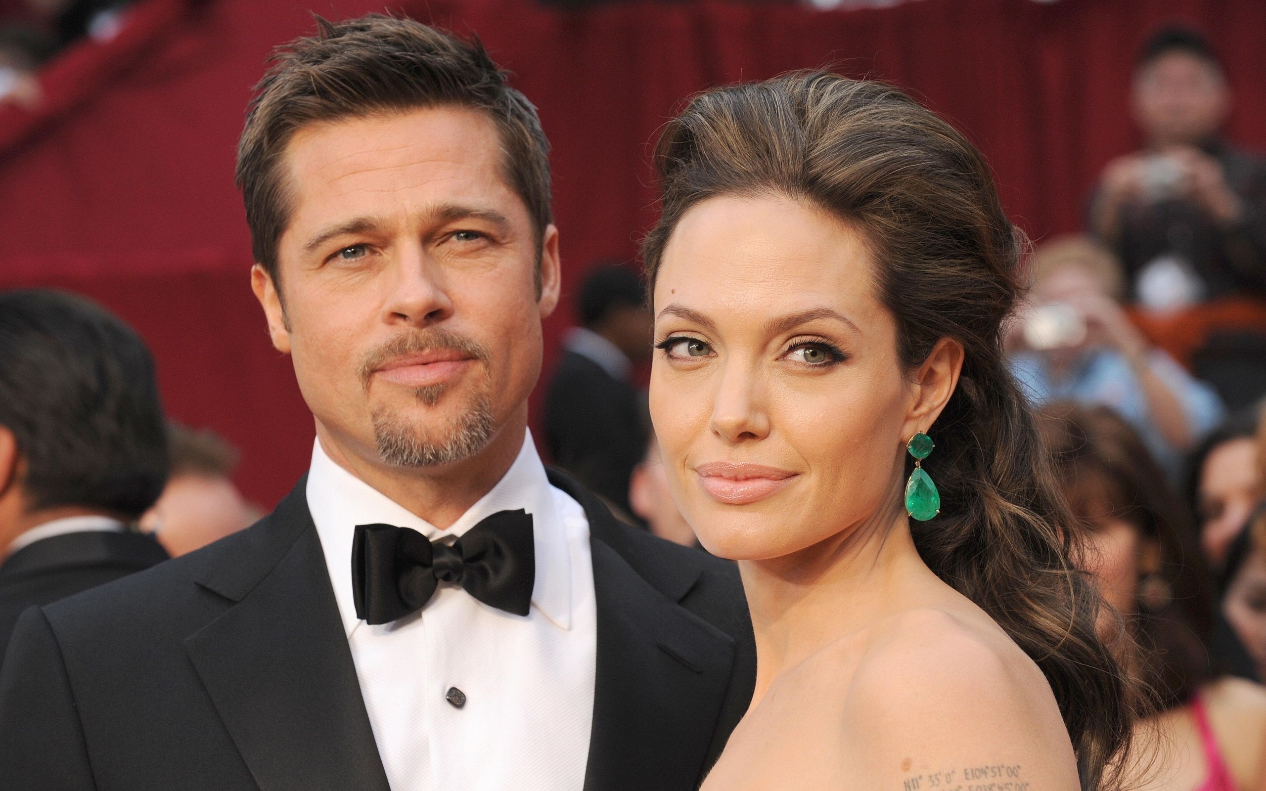 2560x1600 Download Angelina Jolie and Brad Pitt wallpaper ()
