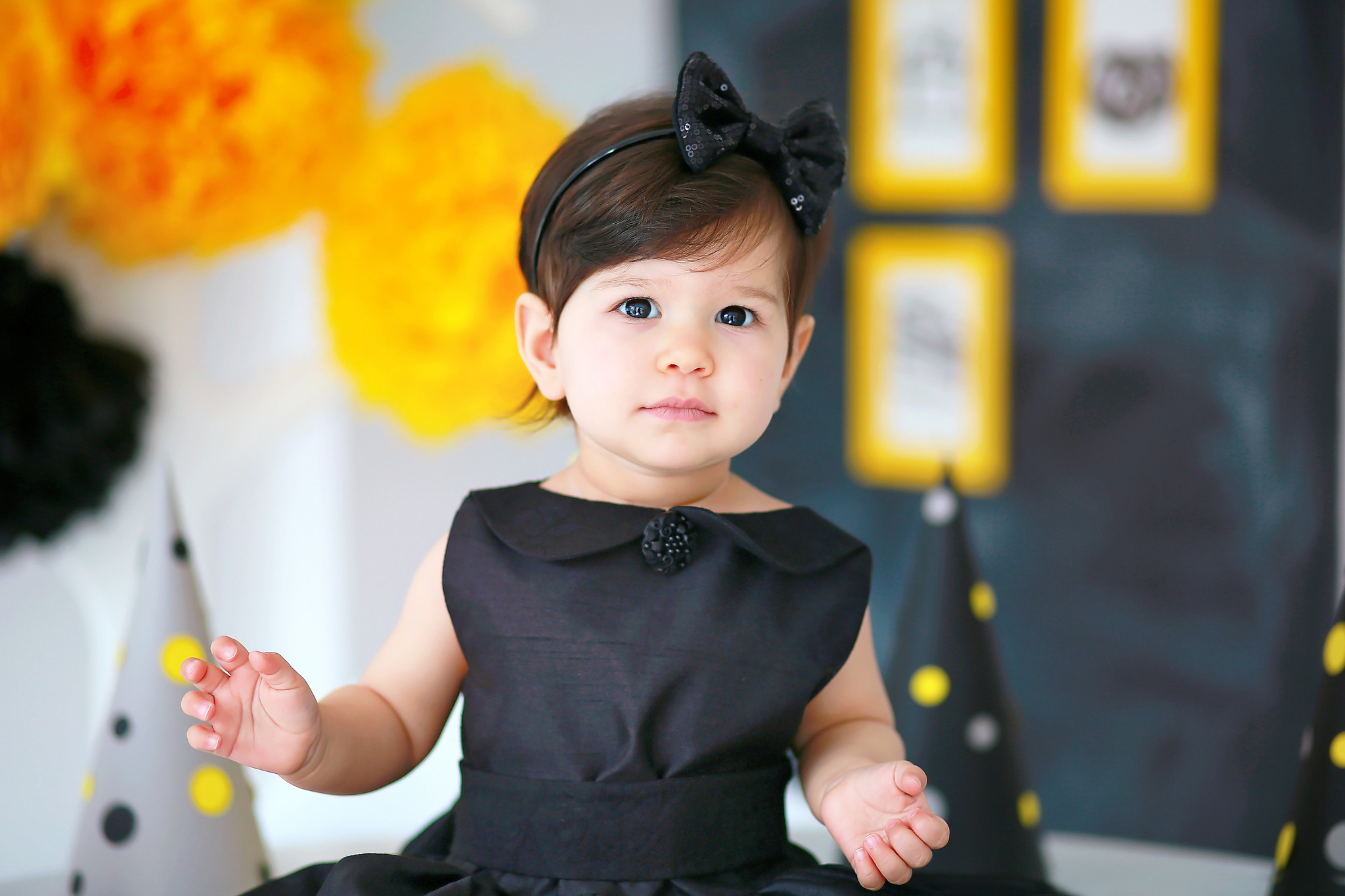 2048x1365 Angel Baby In Black Dress