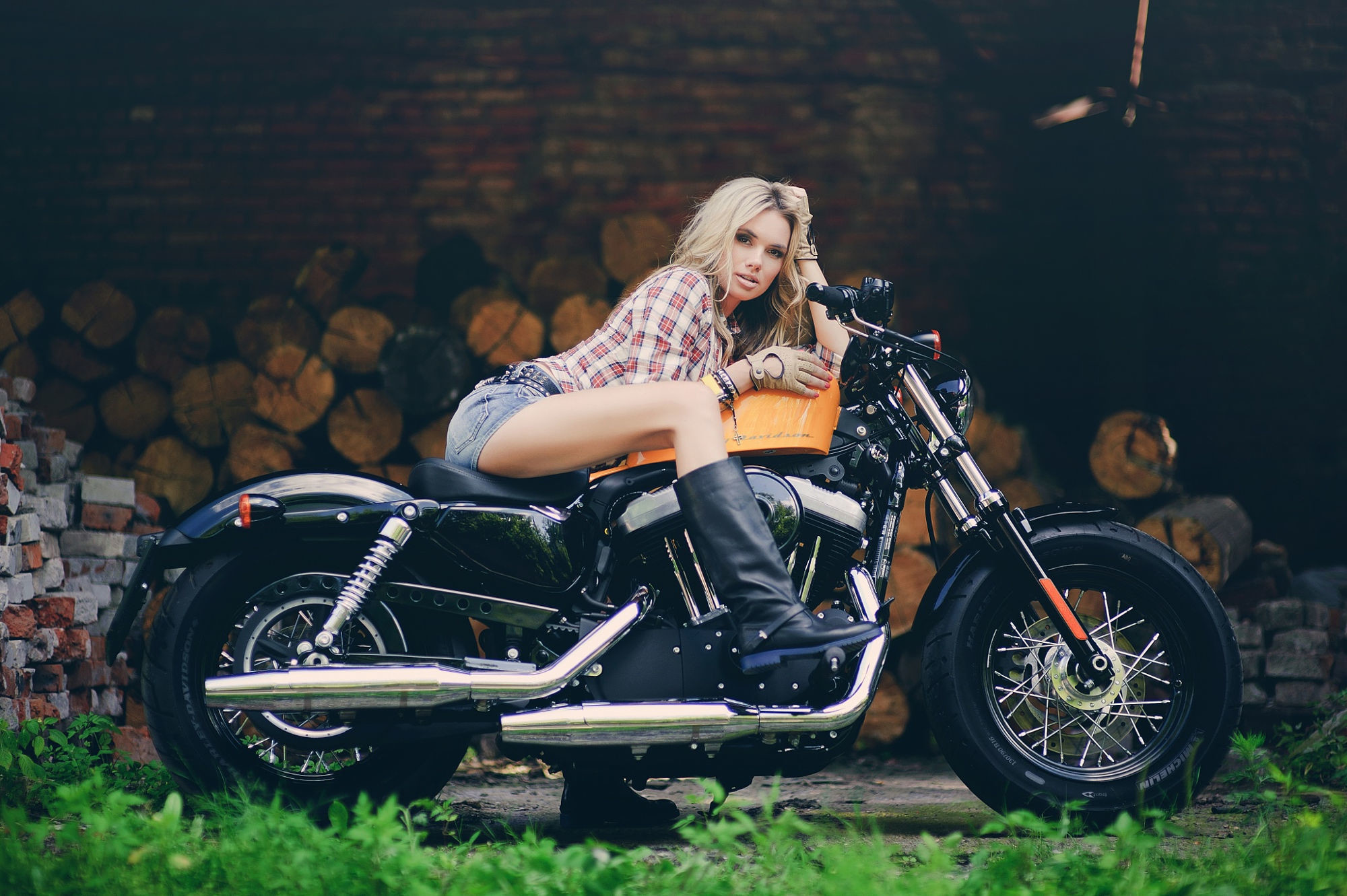 2000x1331 Women - Girls & Motorcycles Harley-Davidson Motorcycle Blonde Model Boots  Wallpaper
