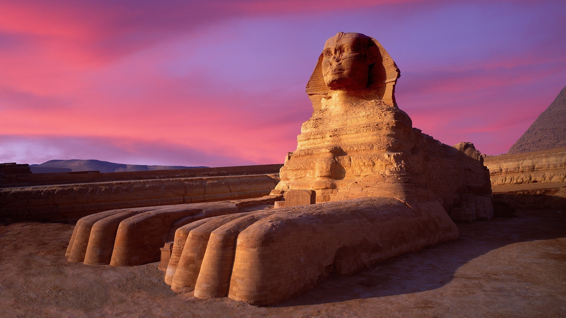 1920x1080 Sphinx in the desert in Egypt