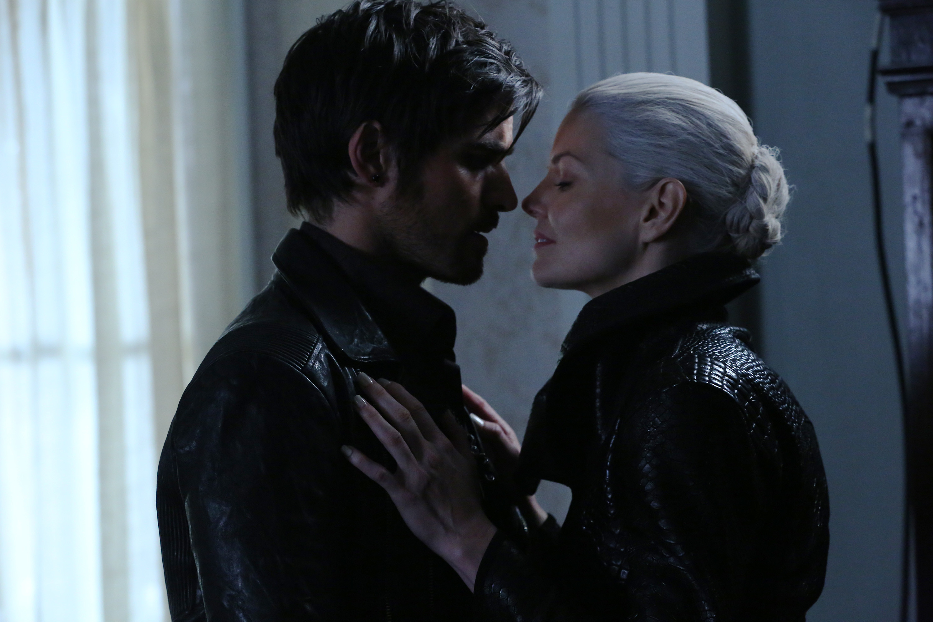 3000x2001 Colin O'Donoghue.COM Â» Blog Archive EXCLUSIVE: 'Once Upon a Time' Bosses  Talk 'Kickass' Adventures and What's Ahead for Your Favorite Pairings!