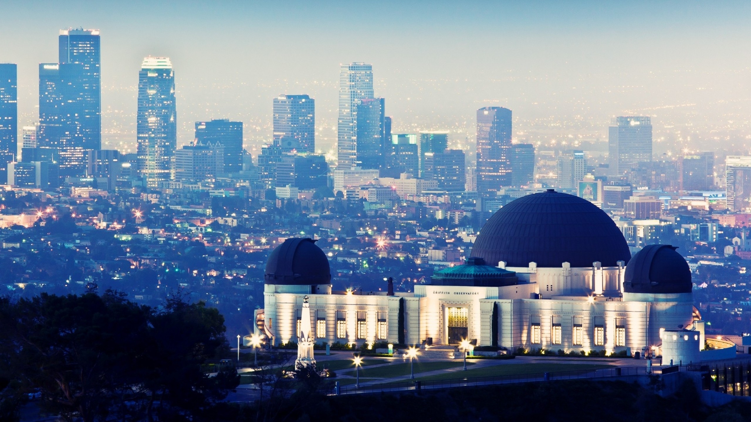 2560x1440 Preview wallpaper los angeles, building, evening, view from above 