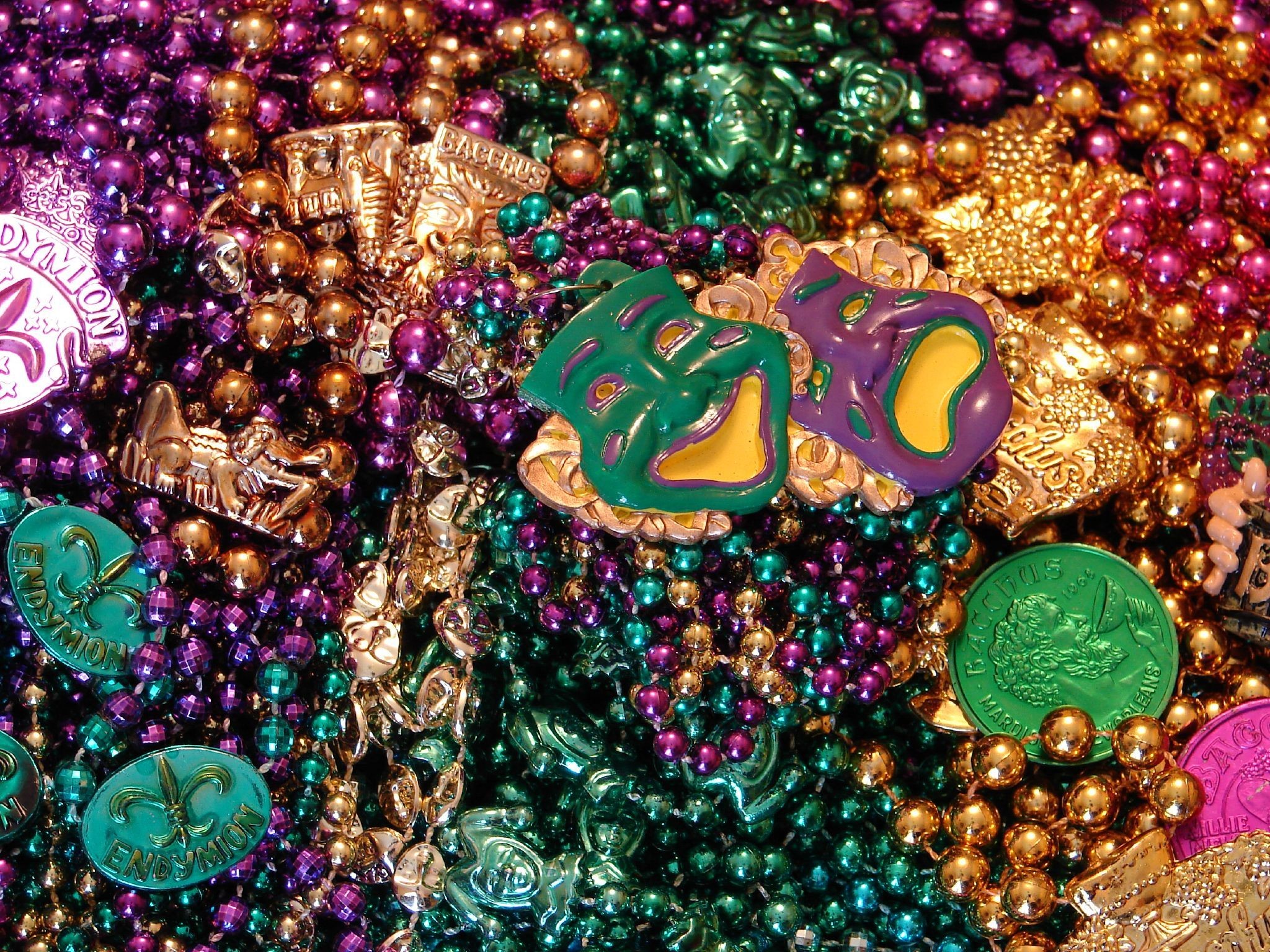 2048x1536 mardi-gras-beads-mark-gstohl