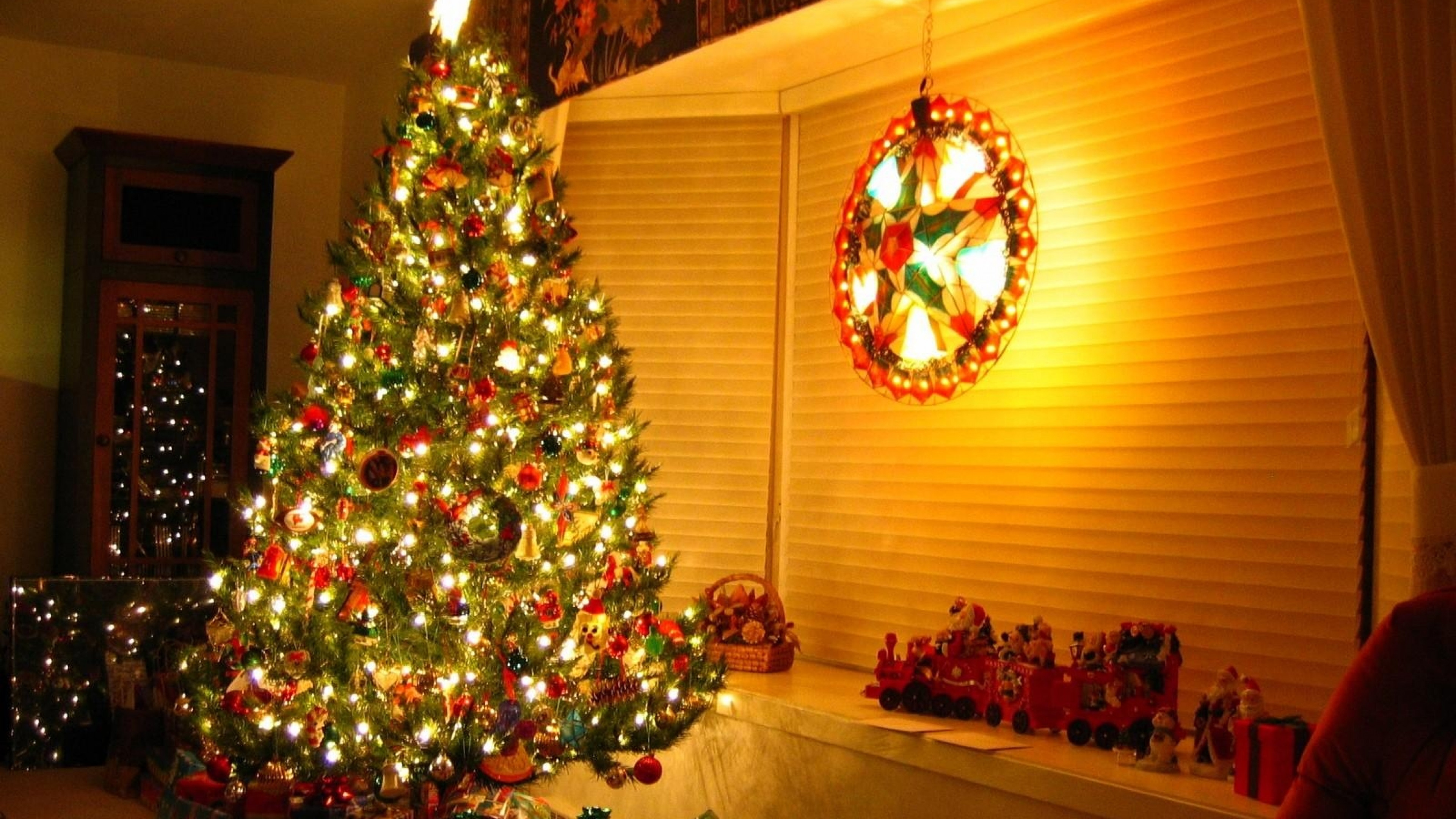 3840x2160  Wallpaper christmas tree, gifts, garlands, ornaments, toys, home,  holiday