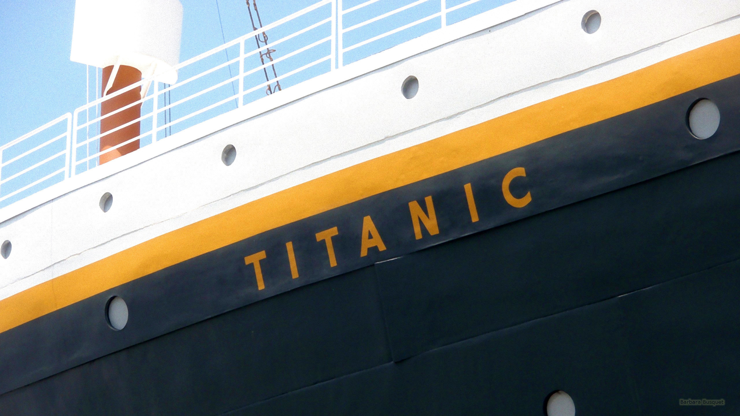 2560x1440  Titanic wallpaper with the name of the ship on the ship.