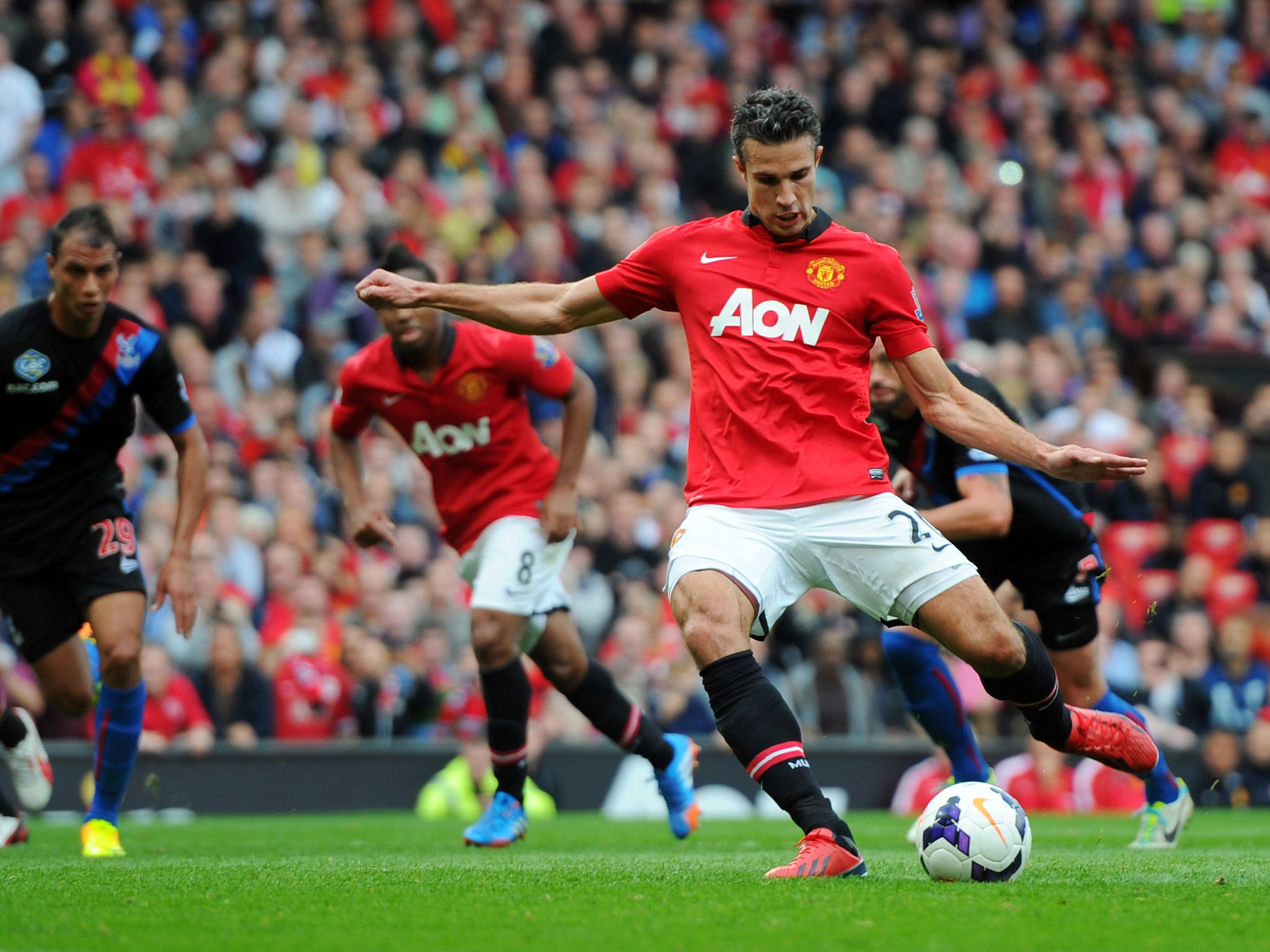 2048x1536 Robin van Persie reveals he wants to extend his contract with Manchester  United and is targeting at least 'two or three trophies this season' | The  ...