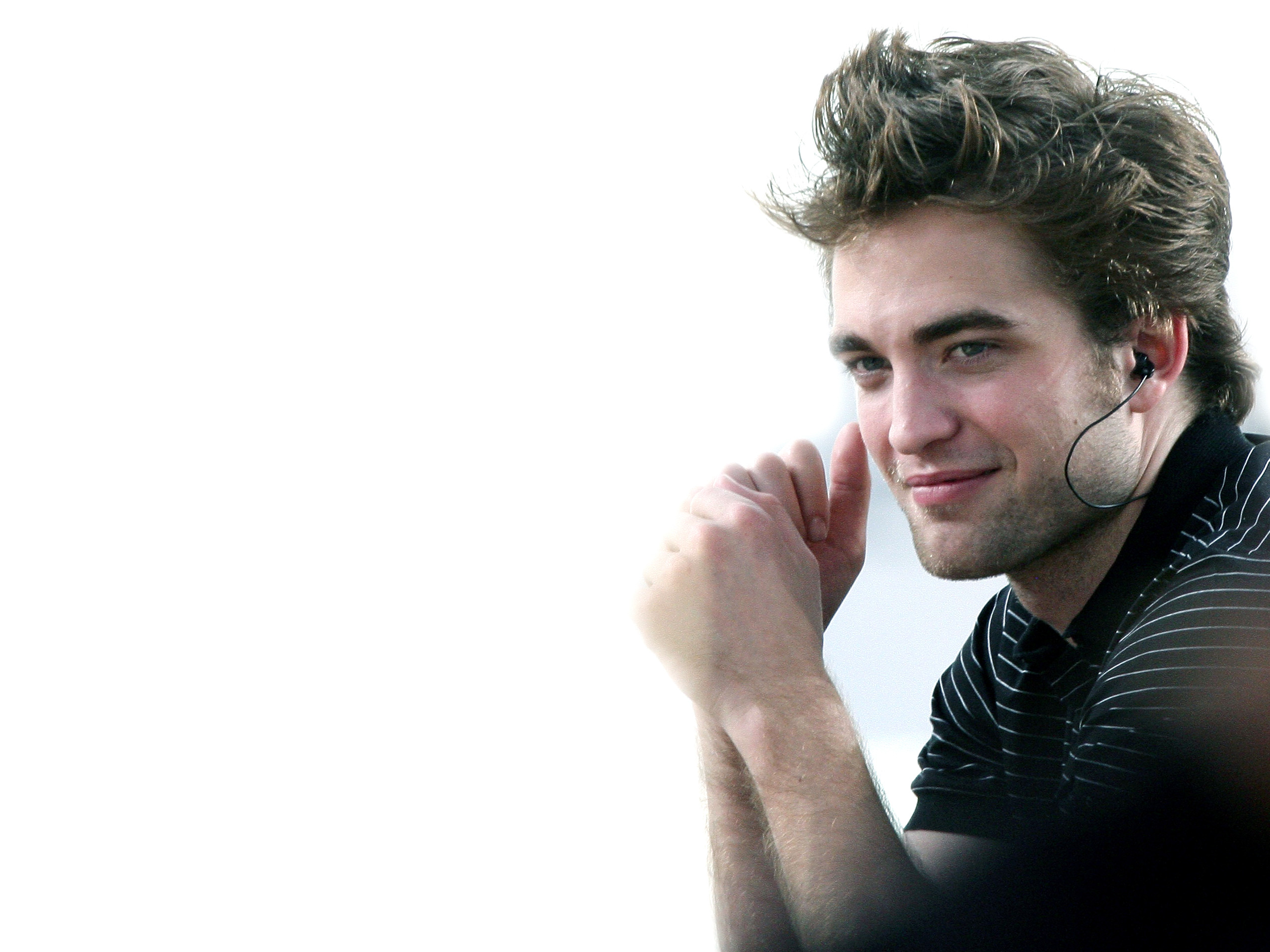 2560x1920 Robert Pattinson Pics