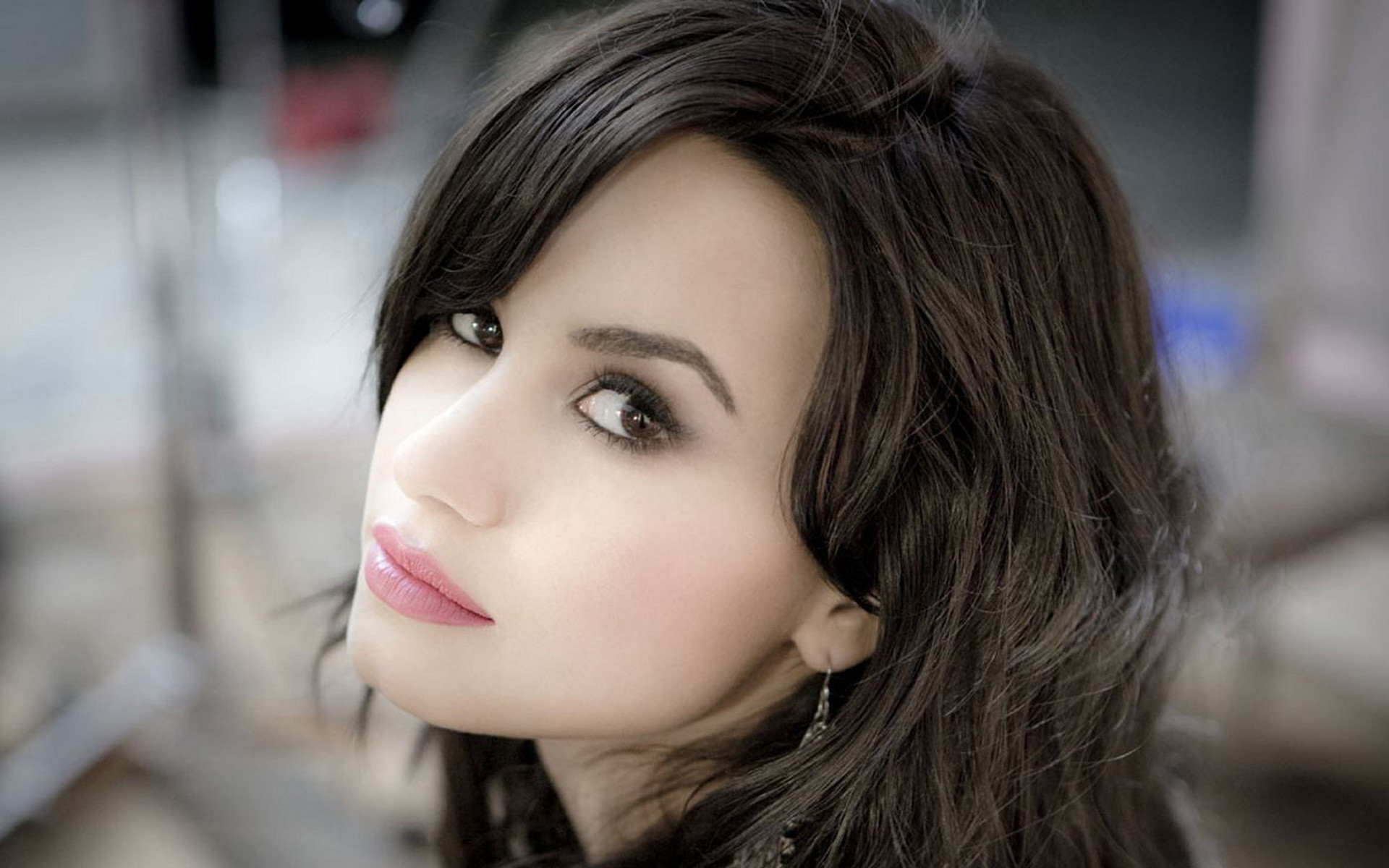 1920x1200 Singer Demi Lovato Wallpapers.