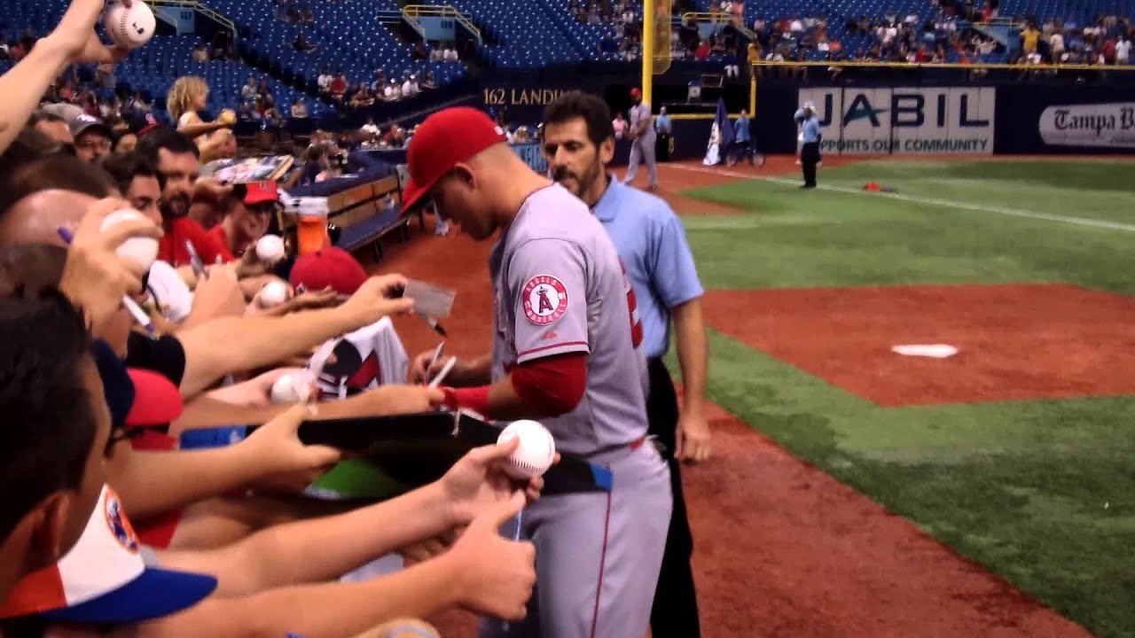 1920x1080 Mike Trout Signing Autographs