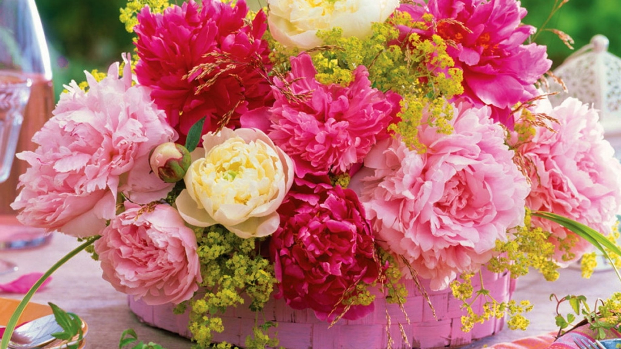 2048x1152 Preview wallpaper peonies, flower, basket, table, serving 