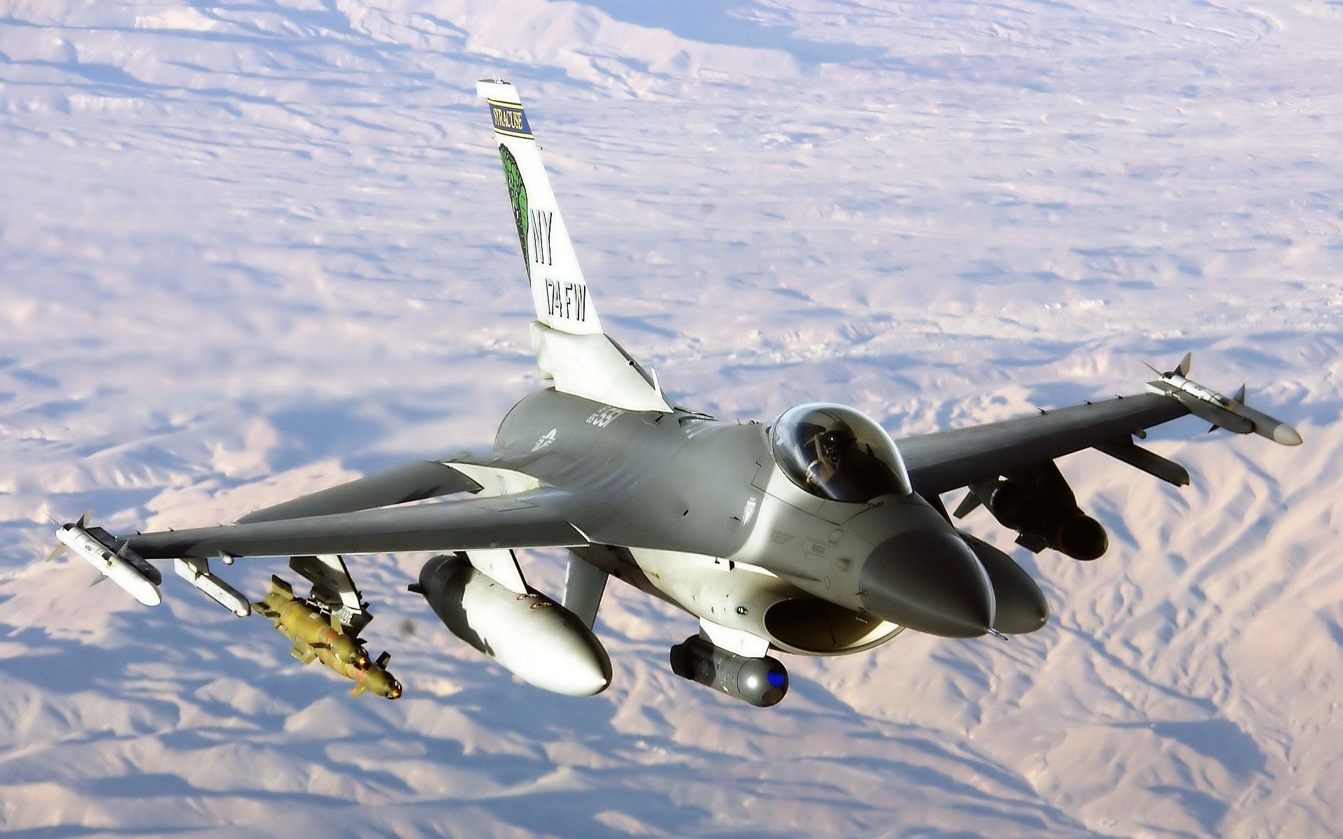 1920x1200 Military - General Dynamics F-16 Fighting Falcon Military F-16 Jet Wallpaper