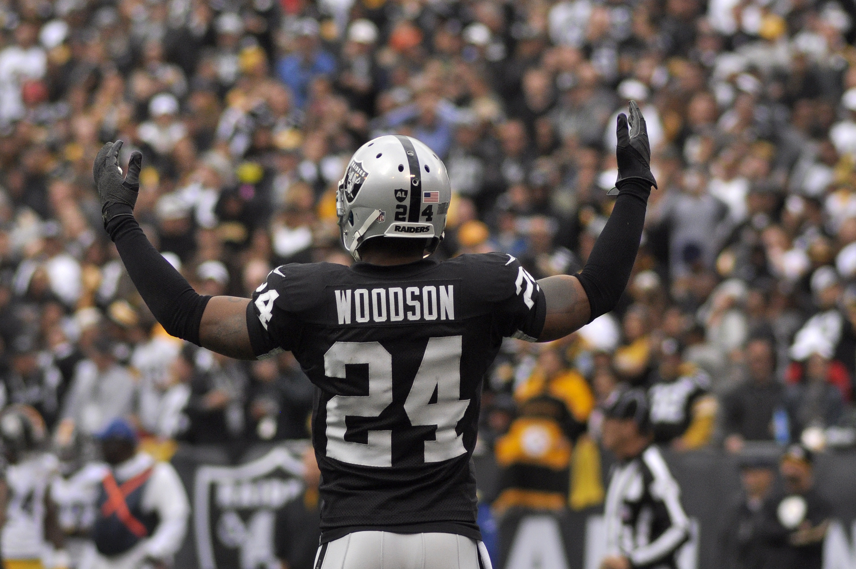 3000x1997 Charles Woodson closes out his Oakland career tonight in the Black Hole –  Christmas Eve – The Nosebleeds NFL Blog