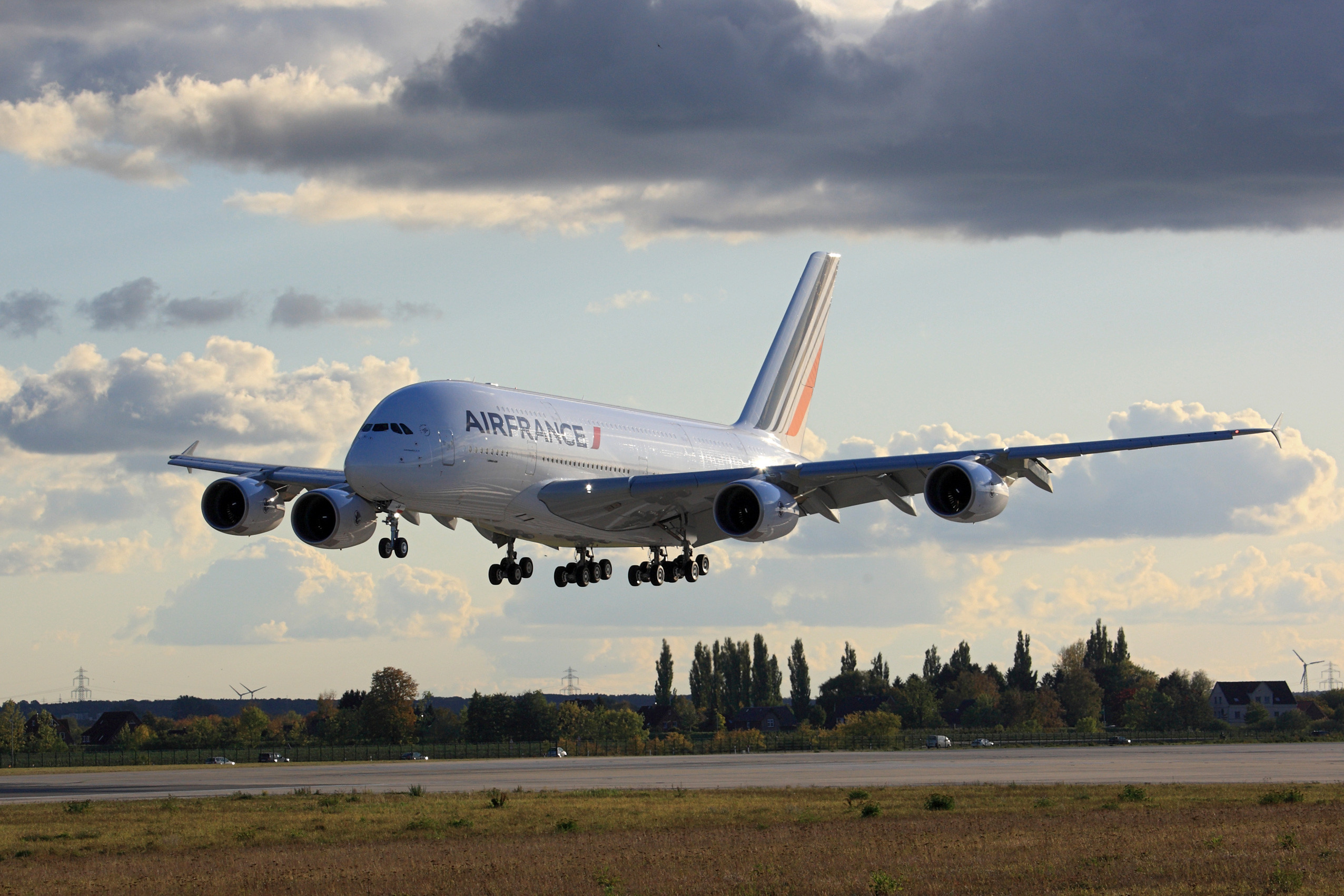 2552x1701 Air France Airbus A380-800 Landing Gear Retracted Aircraft Wallpaper 3717