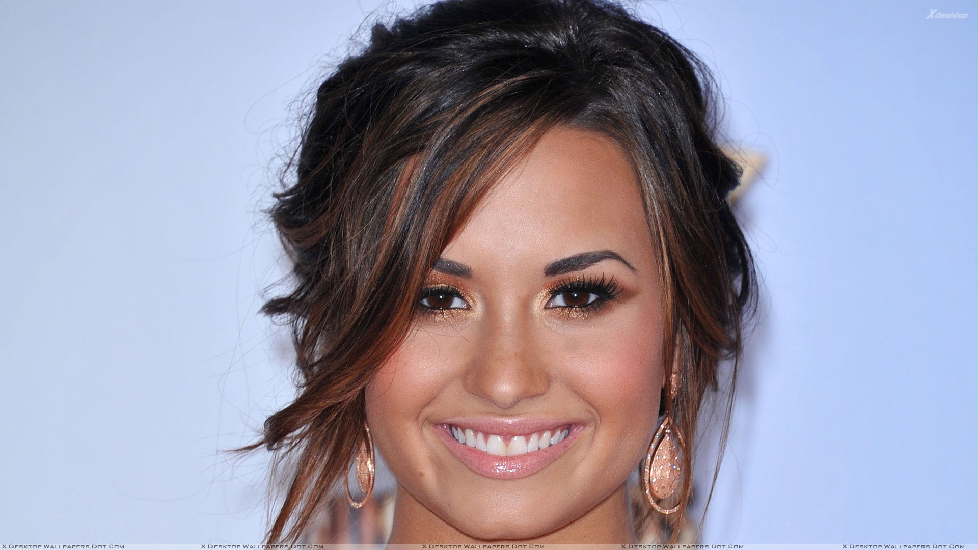 1920x1080 Cute Smiling Face Closeup Of Demi Lovato Wallpaper Smile