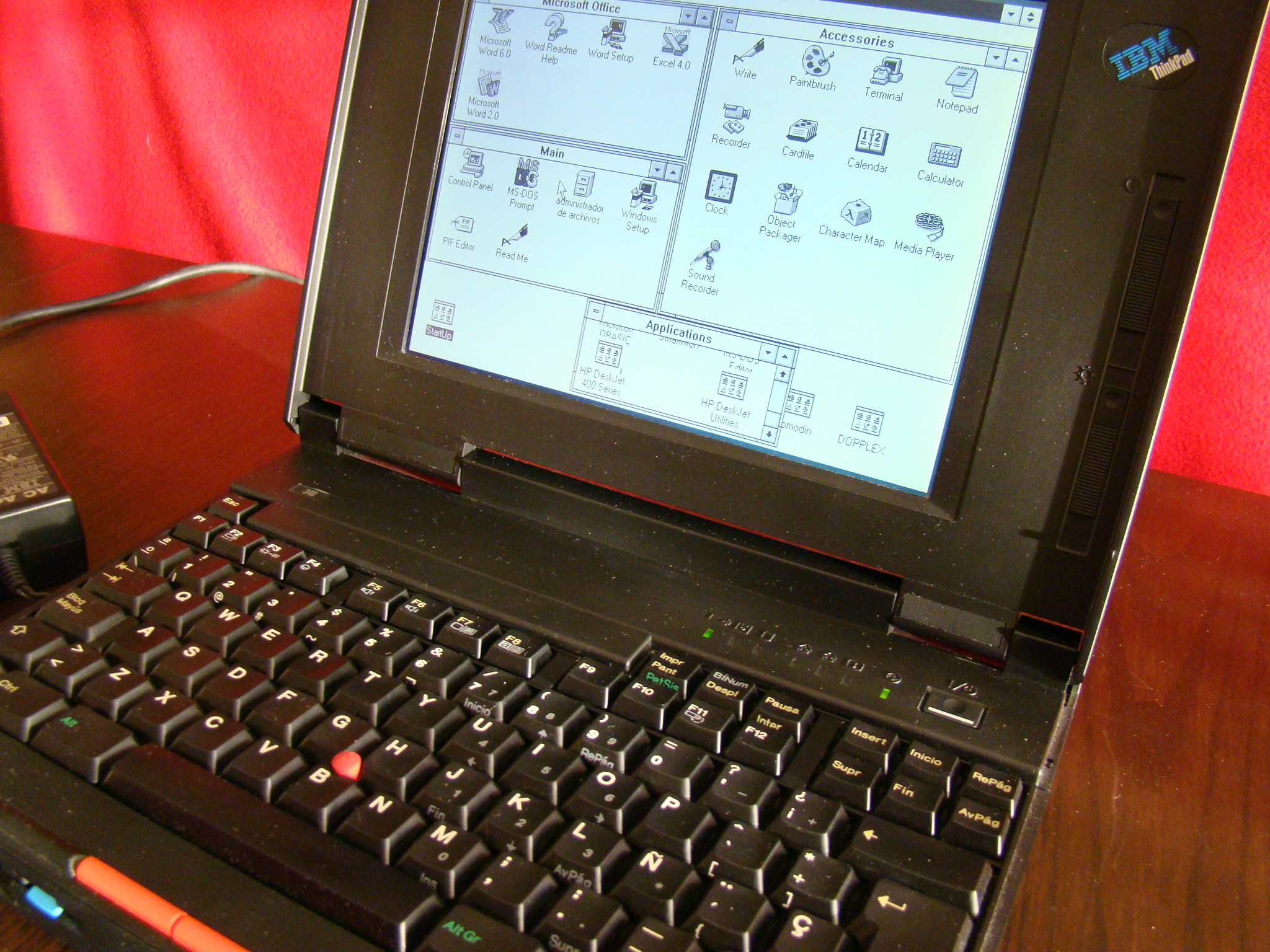 2048x1536 IBM ThinkPad 340