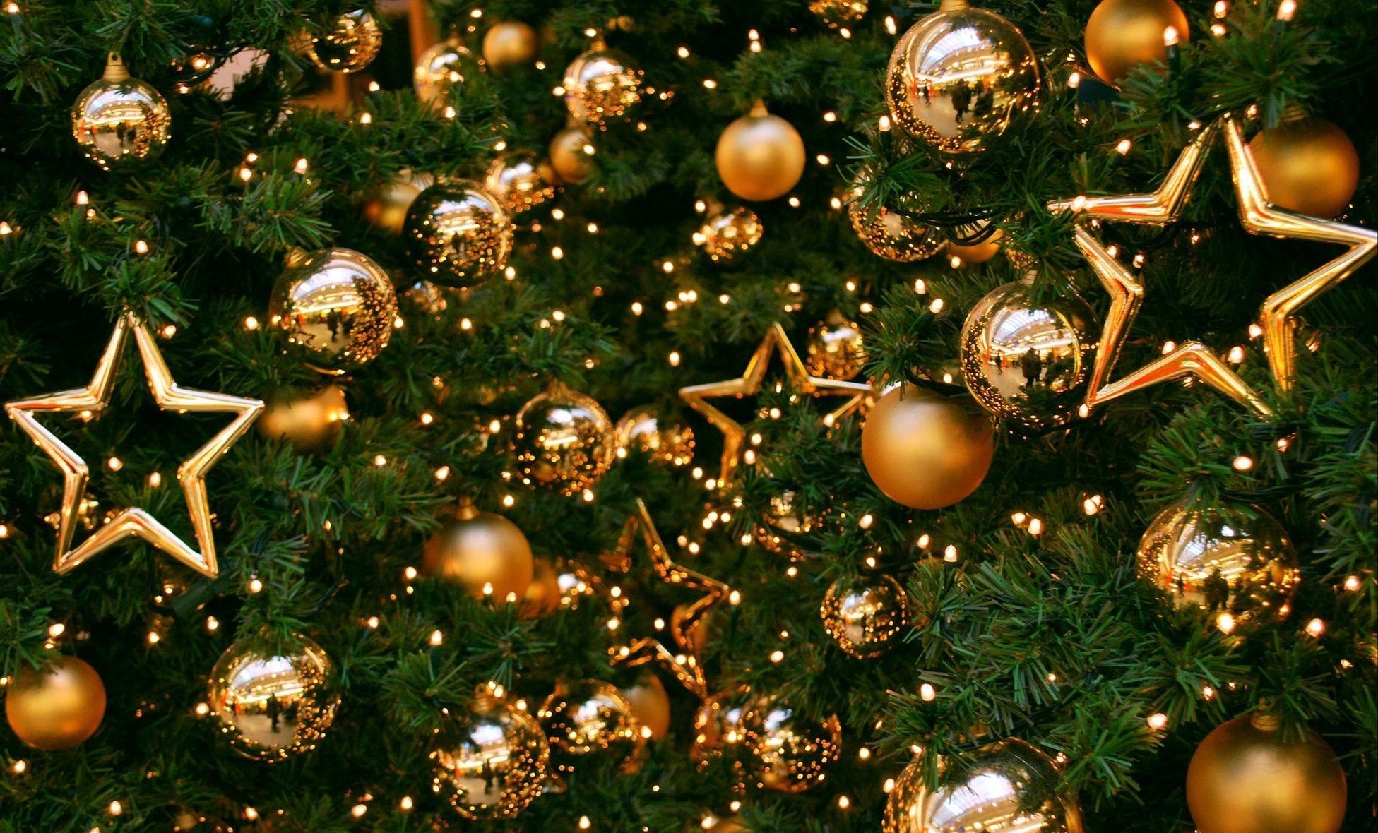 1951x1180  Wallpaper tree, decorations, balloons, stars, gold, new year,  christmas