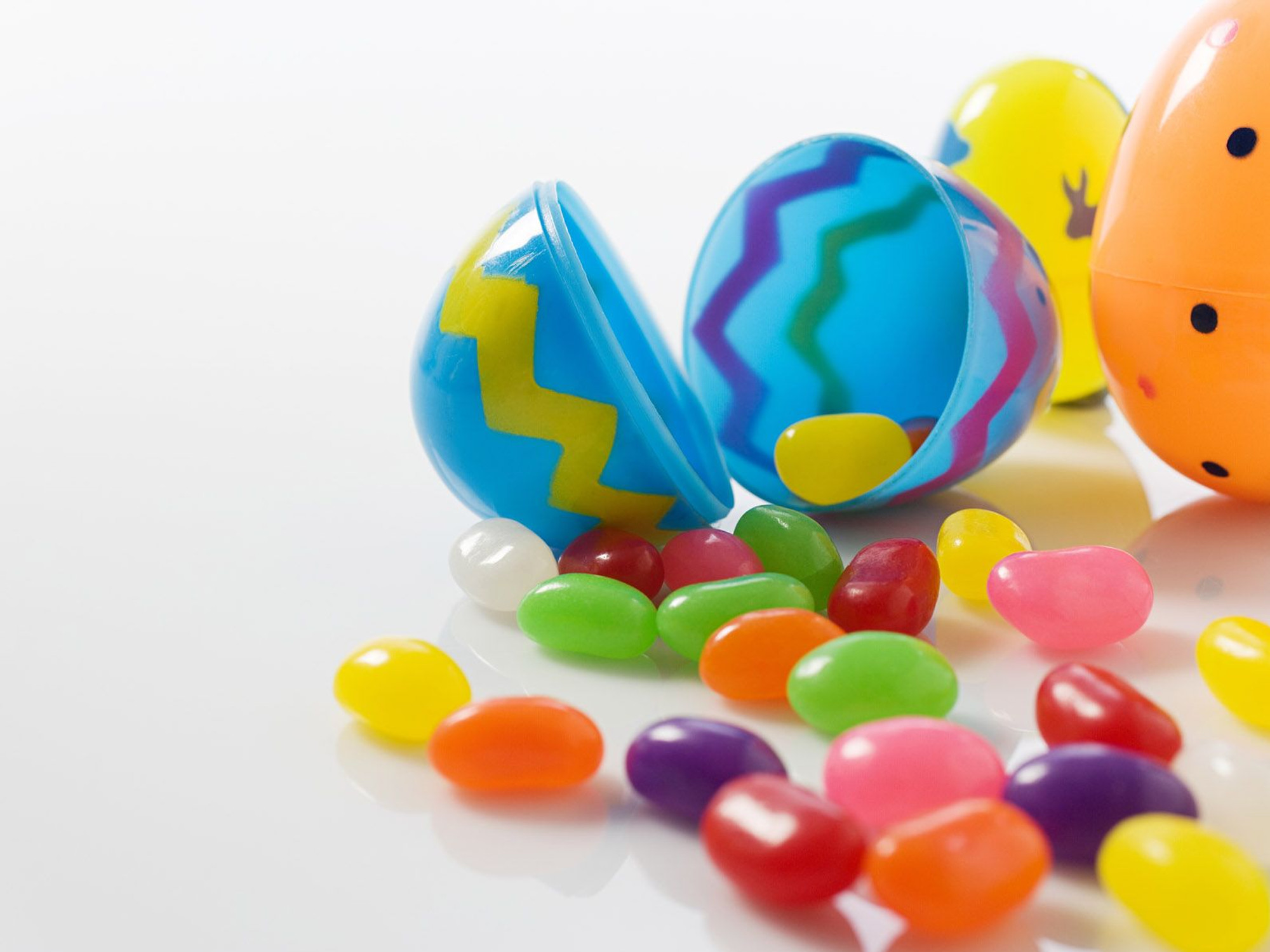 2000x1500 Eggs and Jellybeans Easter Wallpaper