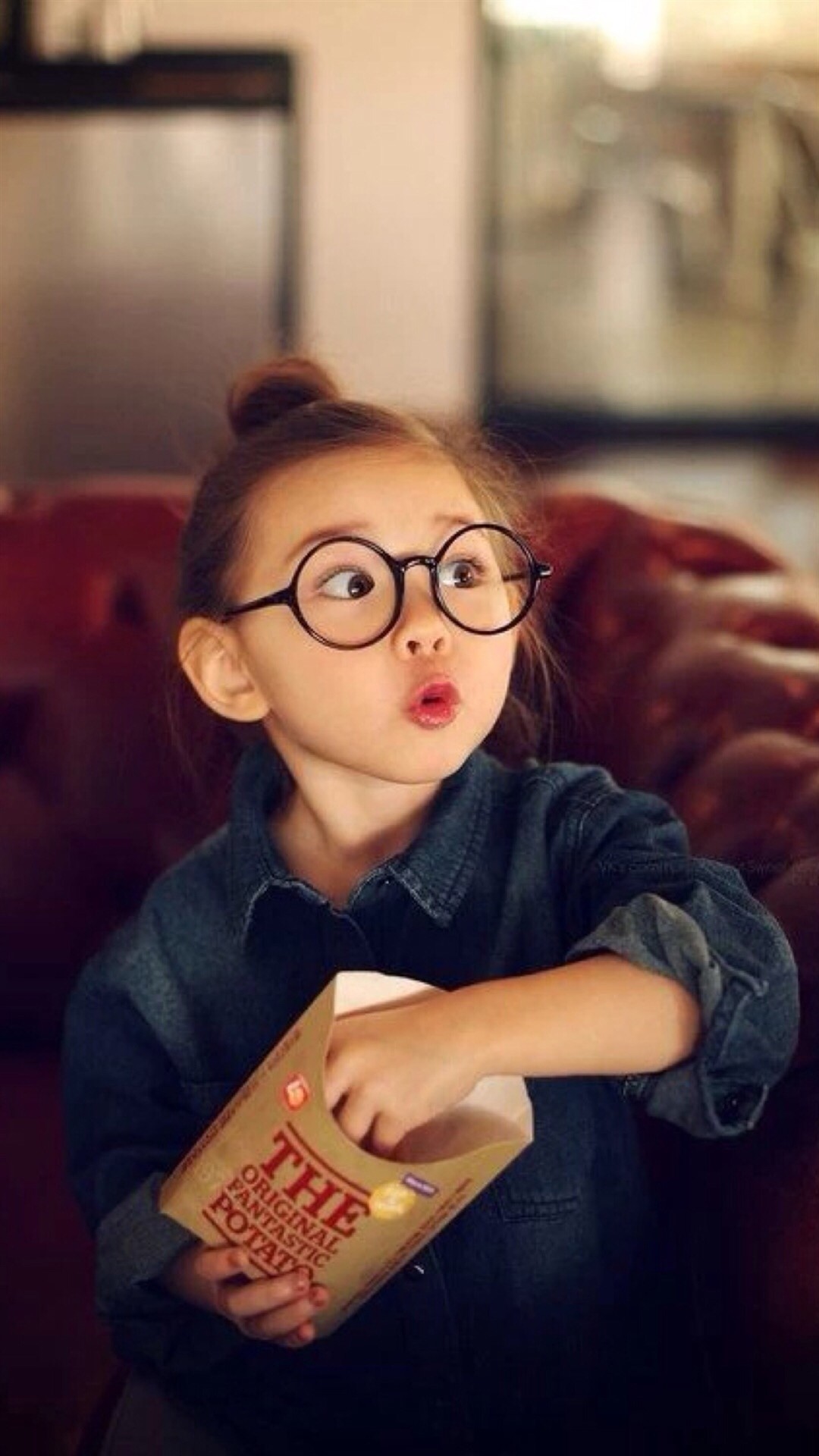 1080x1920 Cute Amazing Expression Little Girl #iPhone #6 #plus #wallpaper