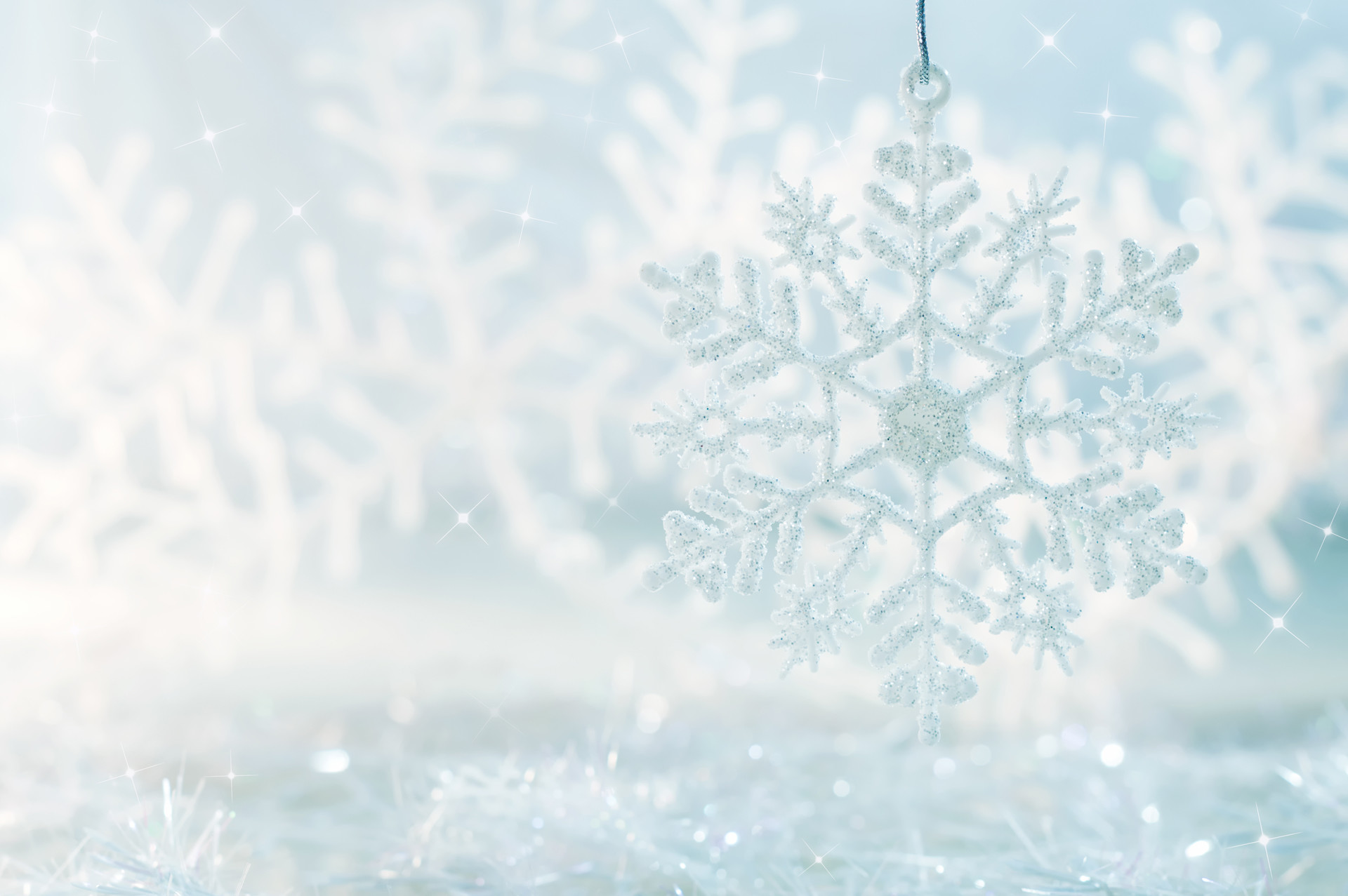 1920x1277 Snowflake on a blue festive background. Beautiful Christmas background