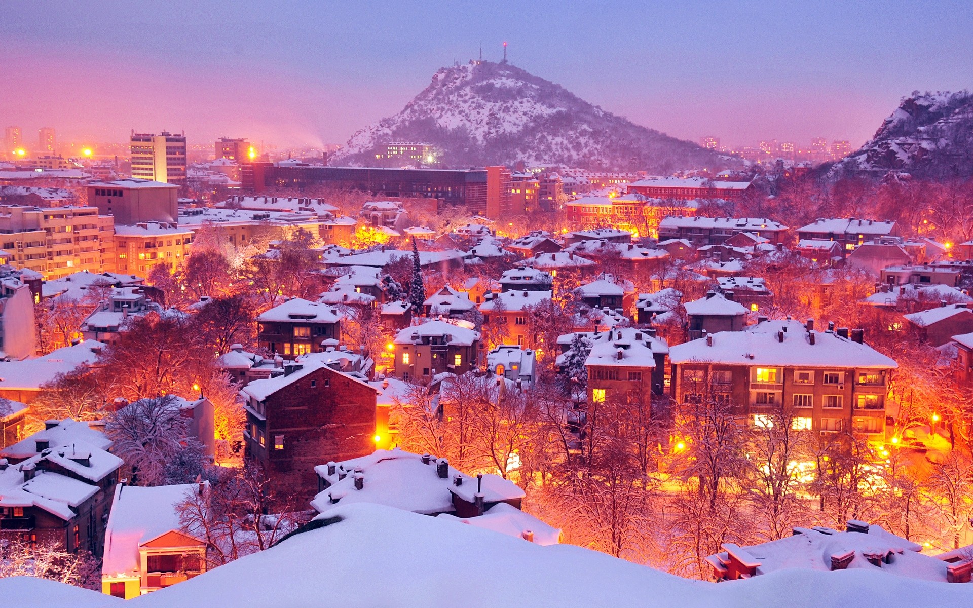 1920x1200 Wallpaper mountain, Plovdiv, light, snow, winter, houses, trees, city,  lights, Bulgaria Â» City, nature, landscape photos