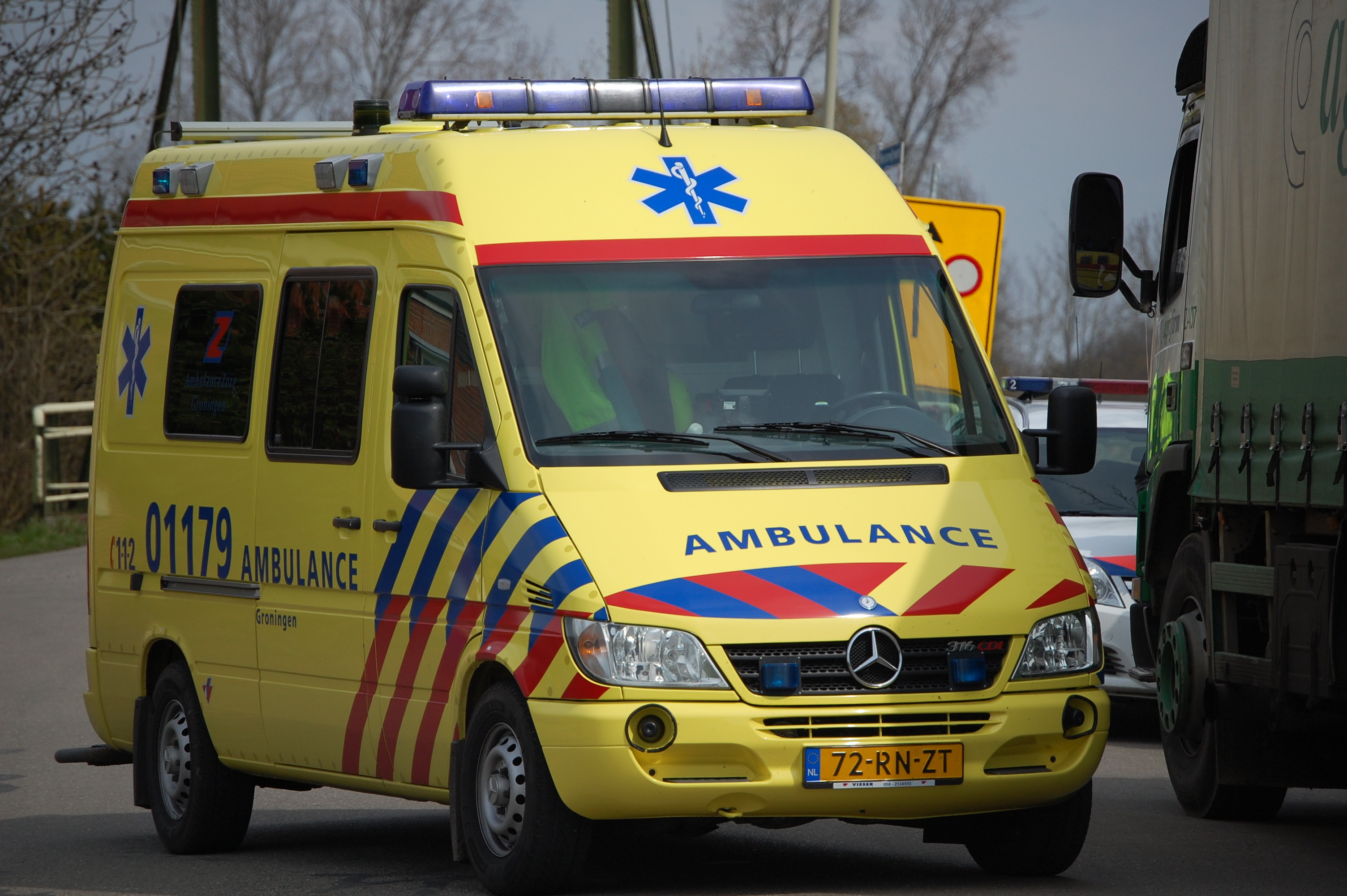 3008x2000 Gallery For > Ambulances Wallpaper