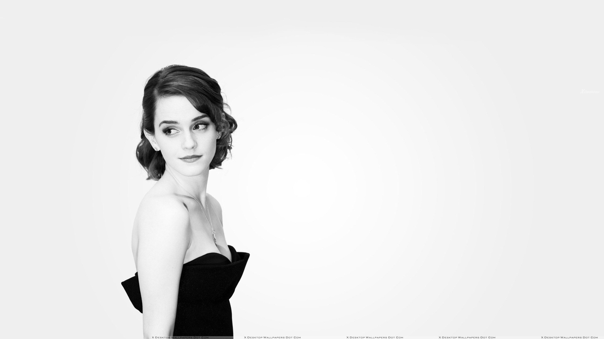 2560x1440 Emma Watson Black And White Wallpaper Free