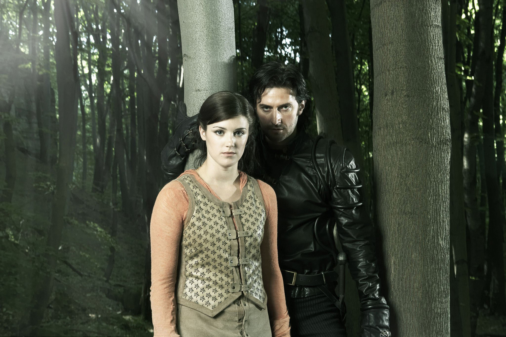 2048x1365 Richard Armitage and Lucy Griffiths as Guy and Marian