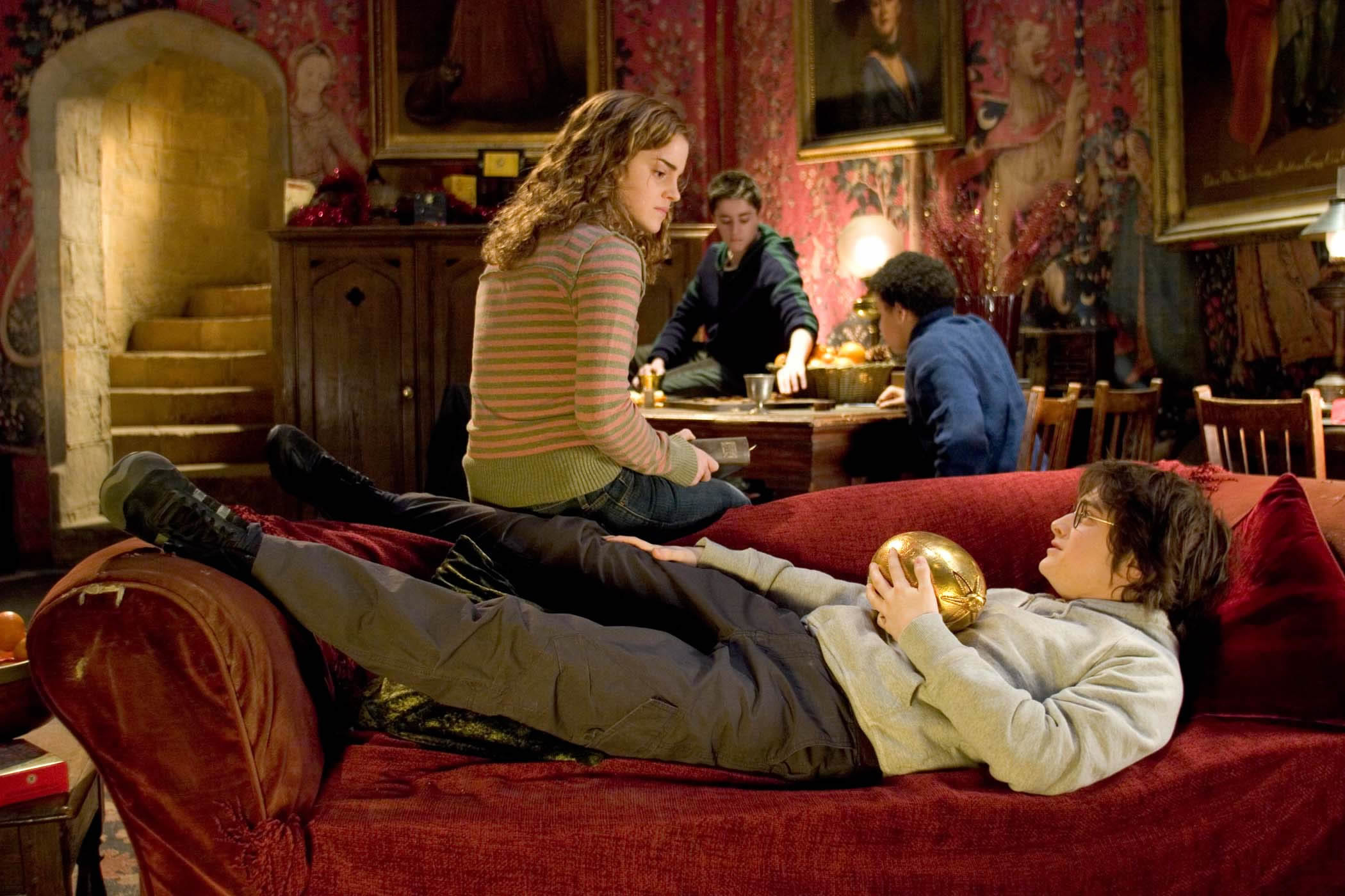 2100x1400 Tumblr_mwtx268xki1qc17ifo4_r1_250 Hermione and Harry in the Gryffindor  common room GryffindorDormitory Gryffindor_common_room  Gryffindor_Common_Room ...