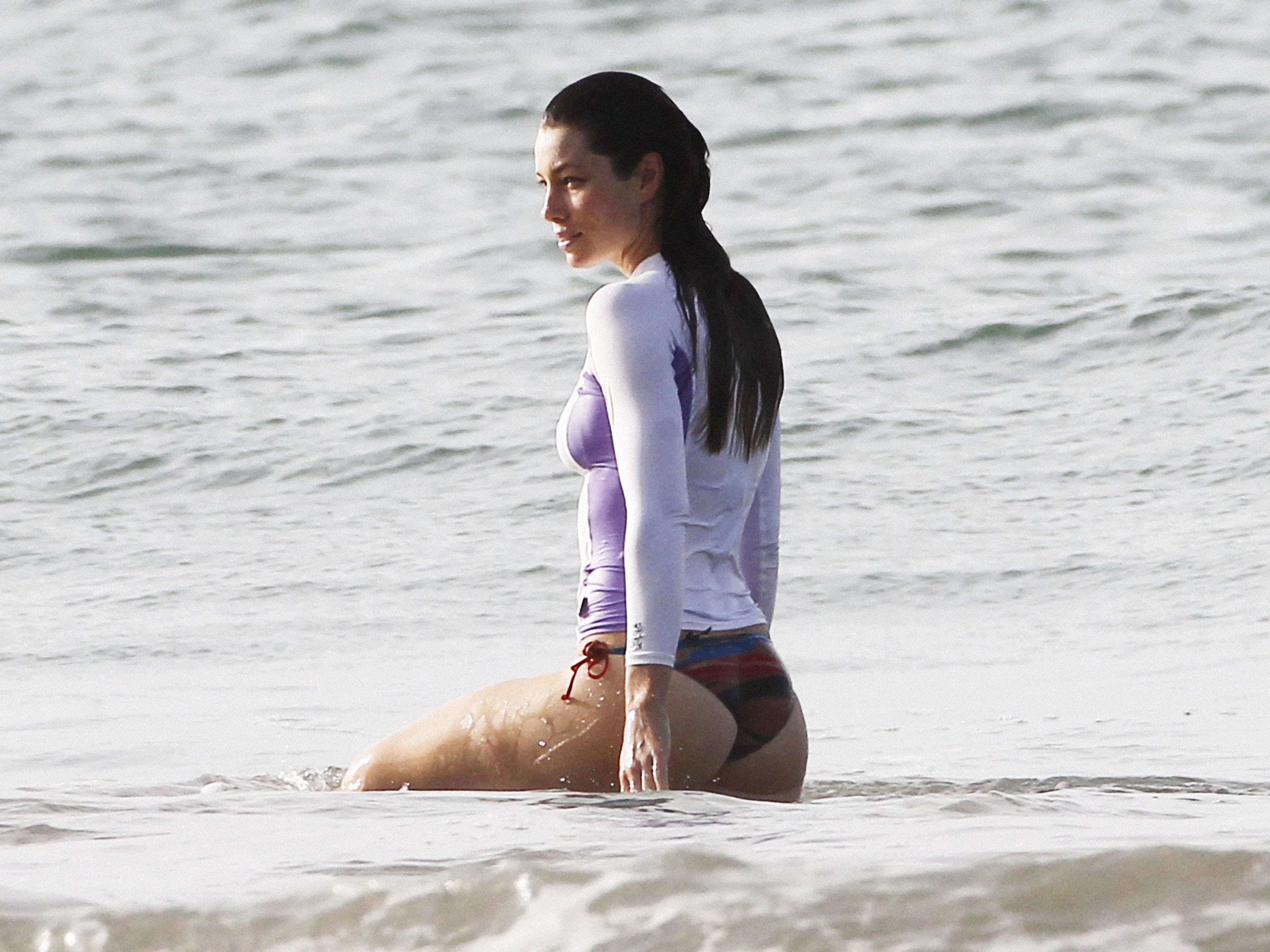 2560x1920 Jessica Biel Bikini Beach Vacation Candids In Puerto Rico