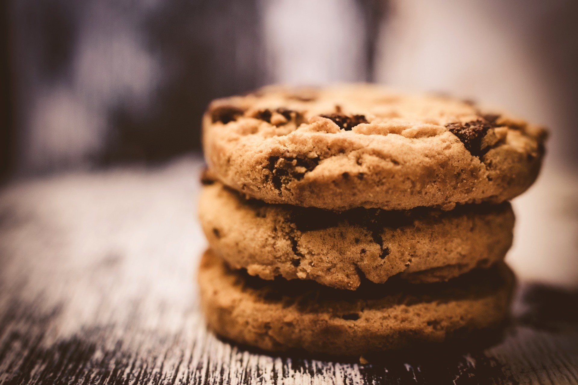 1920x1280 shallow focus photography of three cookies preview