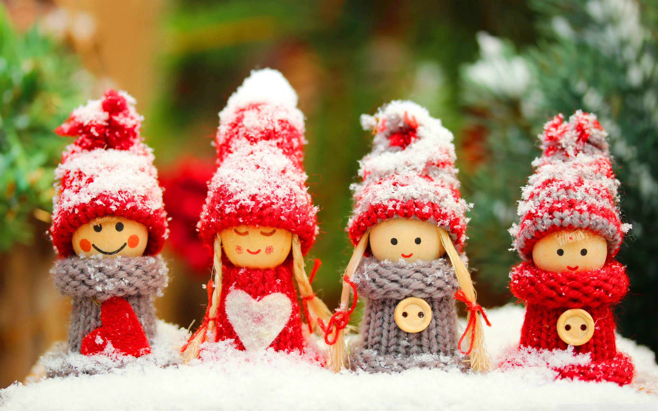 2560x1600 Free Cute Christmas Winter Dolls, computer desktop wallpapers, pictures,  images