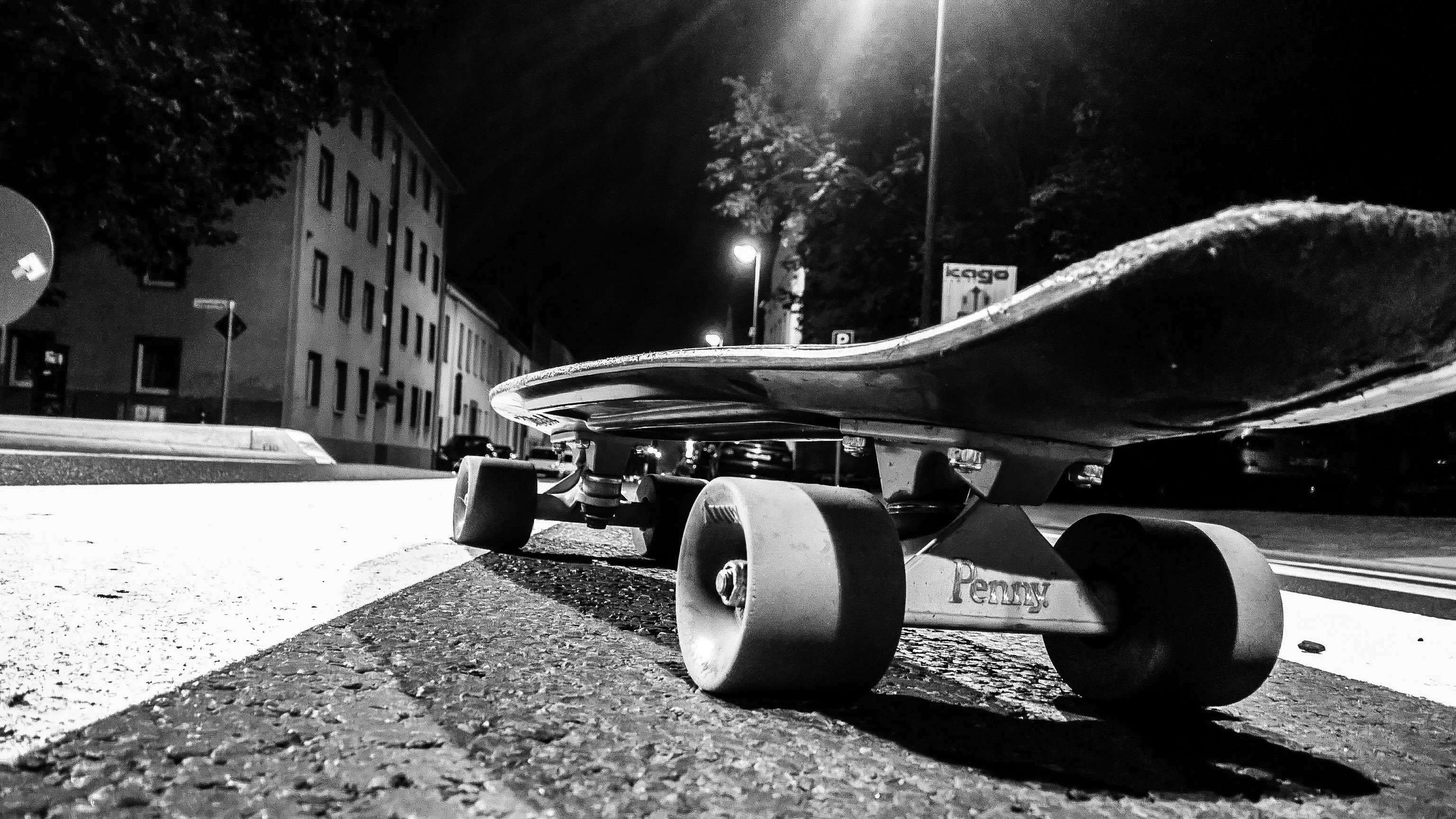 3072x1728 Penny Skateboards Skateboard Monochrome Streets Night