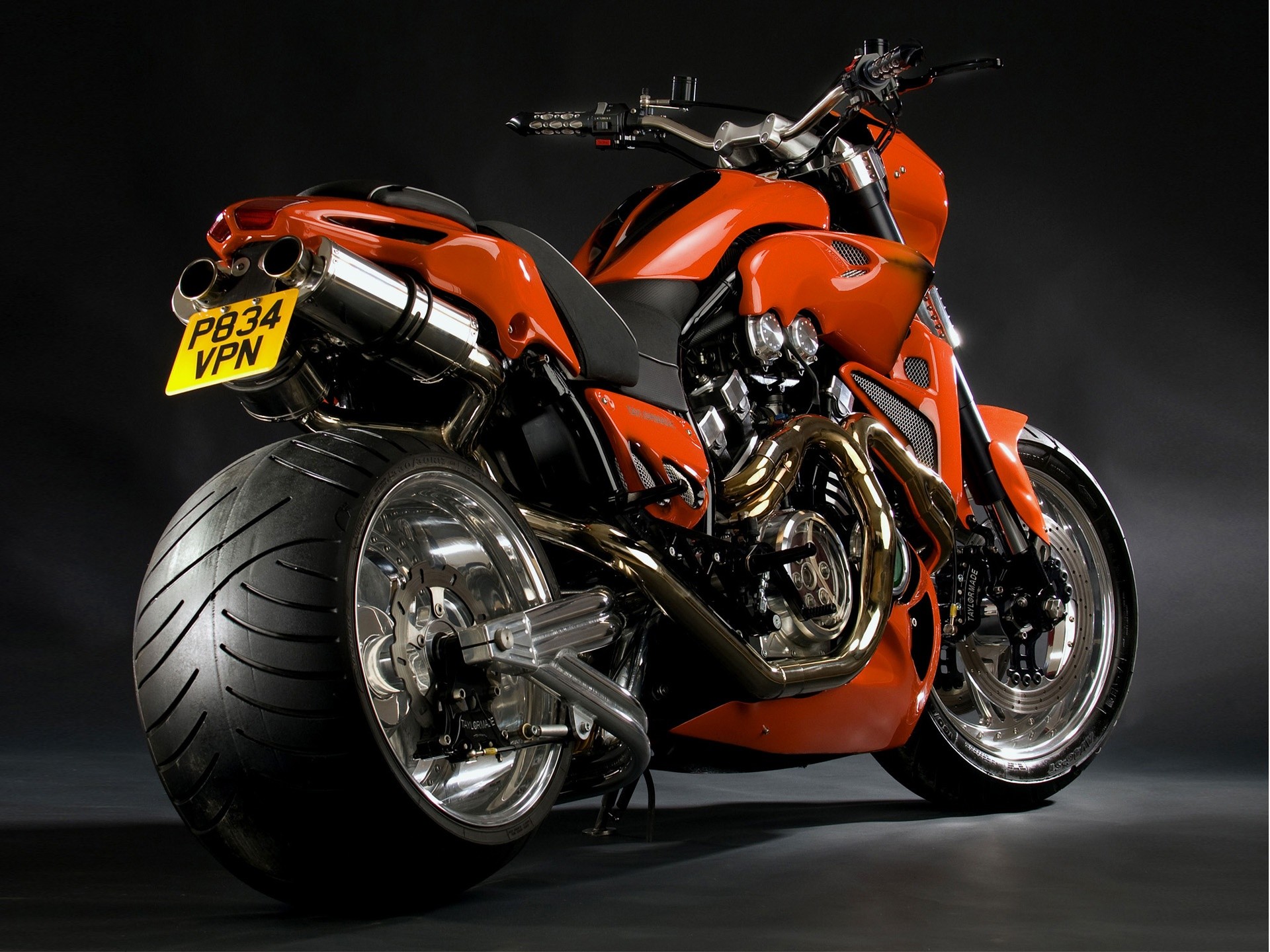 1920x1440 Cool red motorcycle close-up wallpaper thumb