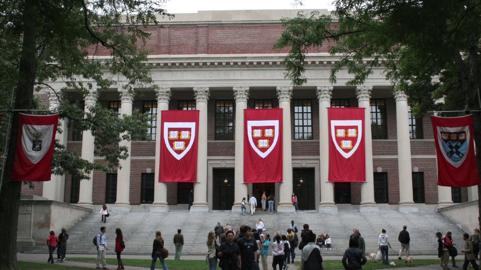 1920x1080 CAMBRIDGE, MA – Things got a little tense at Harvard University on Monday  after someone called in a bomb threat.