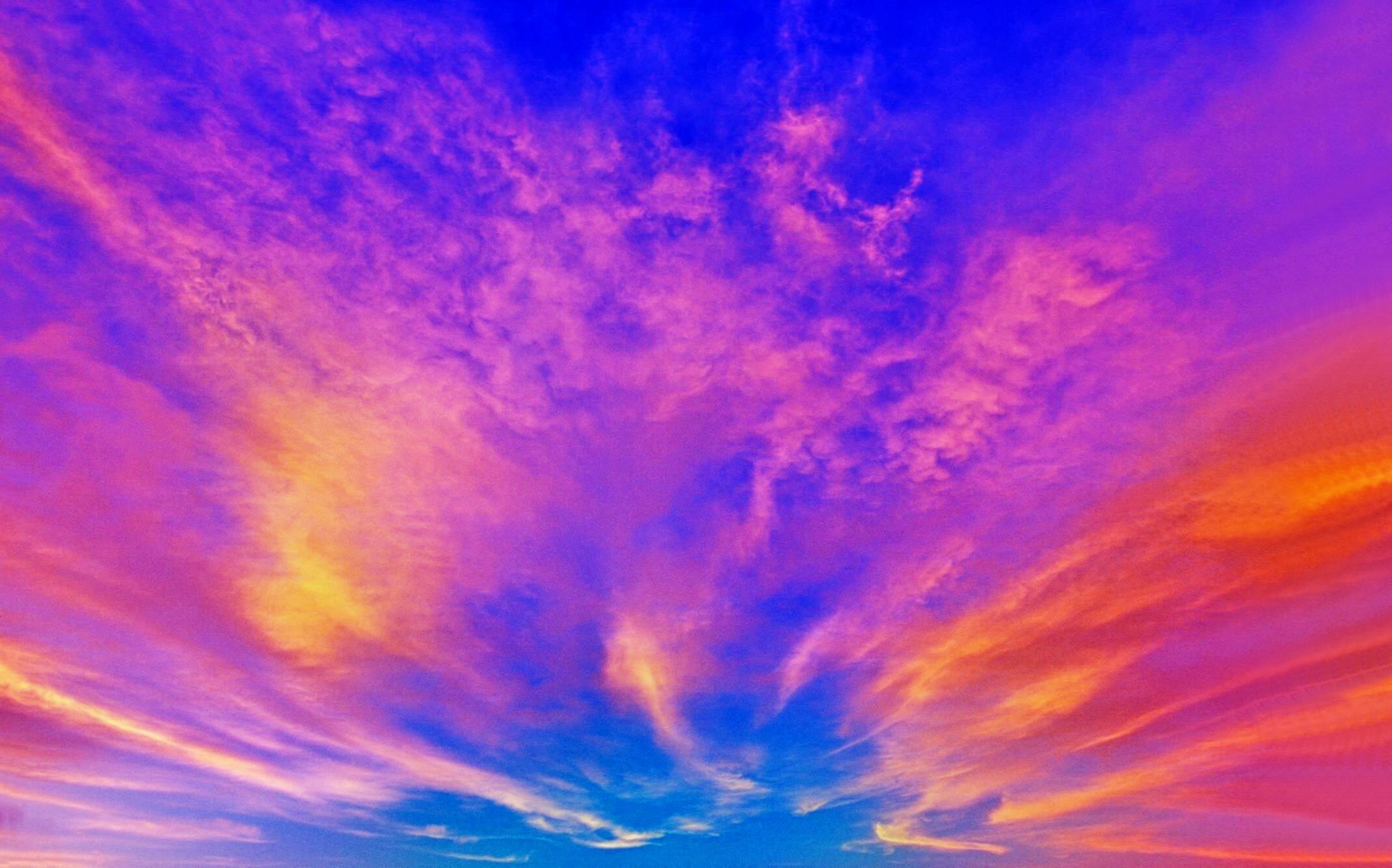 2135x1333 Colorful Sky Wallpaper
