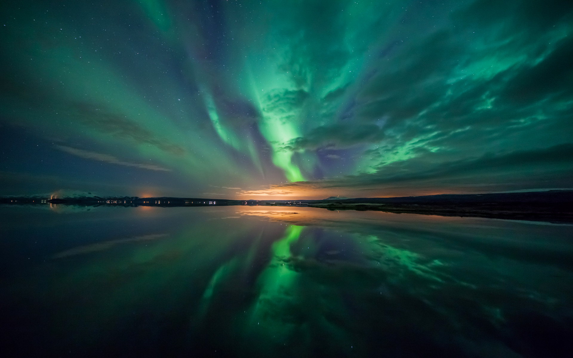1920x1200 Aurora over Lake Wallpapers HD Wallpapers 