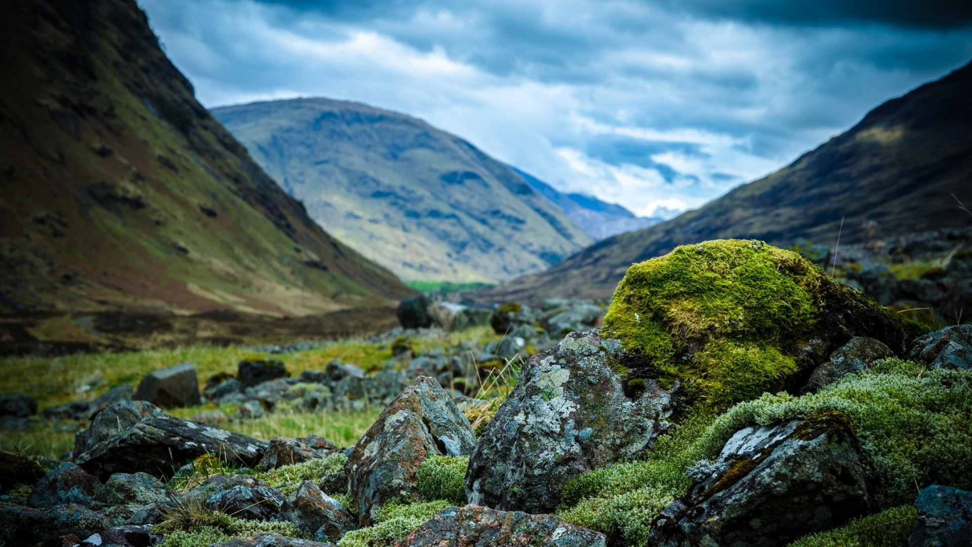 1920x1080 Preview wallpaper scotland, mountains, stones, moss, clouds, cloudy  