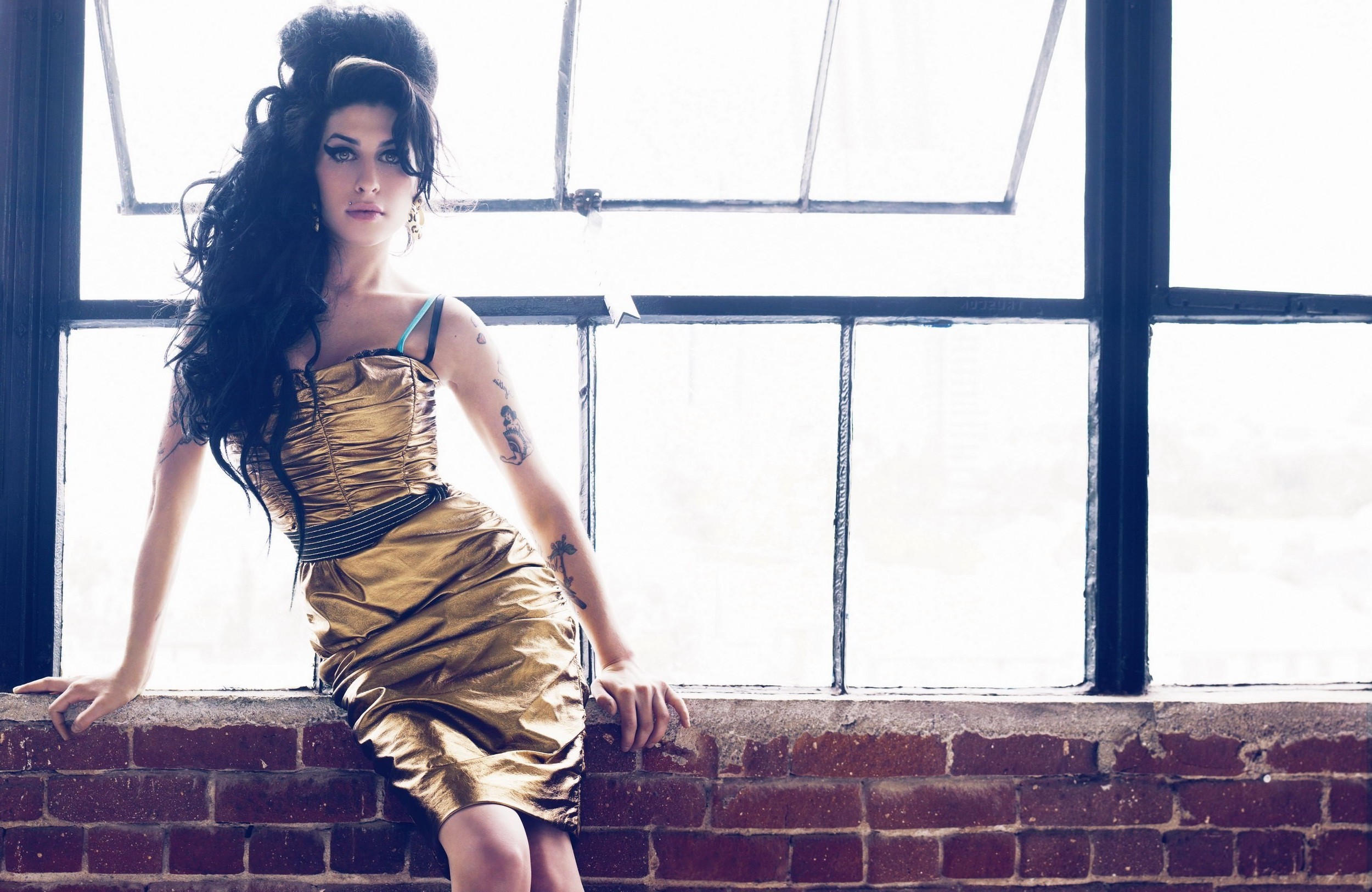 2500x1626 Amy Winehouse, Singer, Bricks, Tattoo, Window, Brunette Wallpapers HD /  Desktop and Mobile Backgrounds