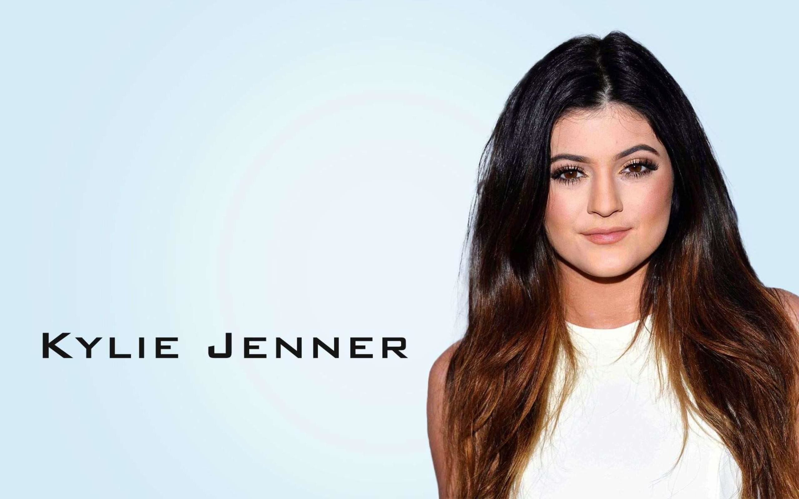 2560x1600 Kylie Jenner Celebrity Wallpaper