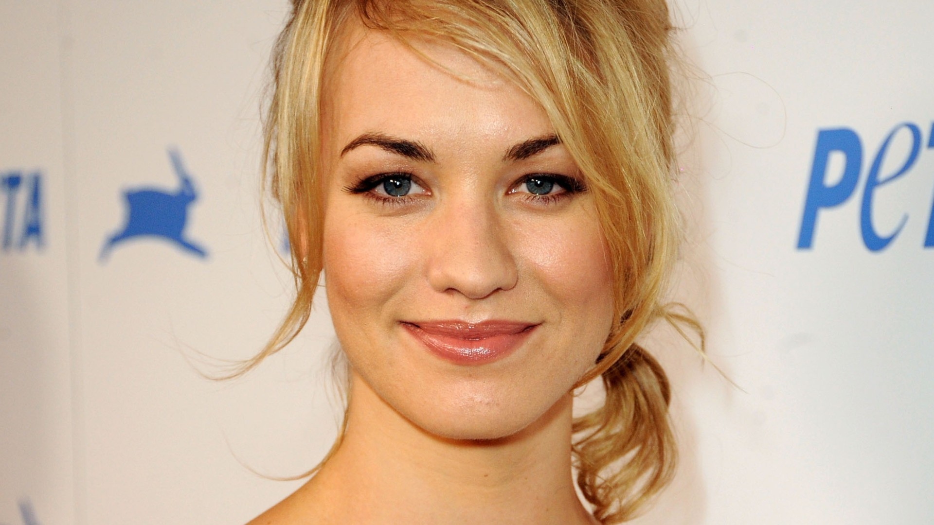 Yvonne Strahovski Wallpaper P Images