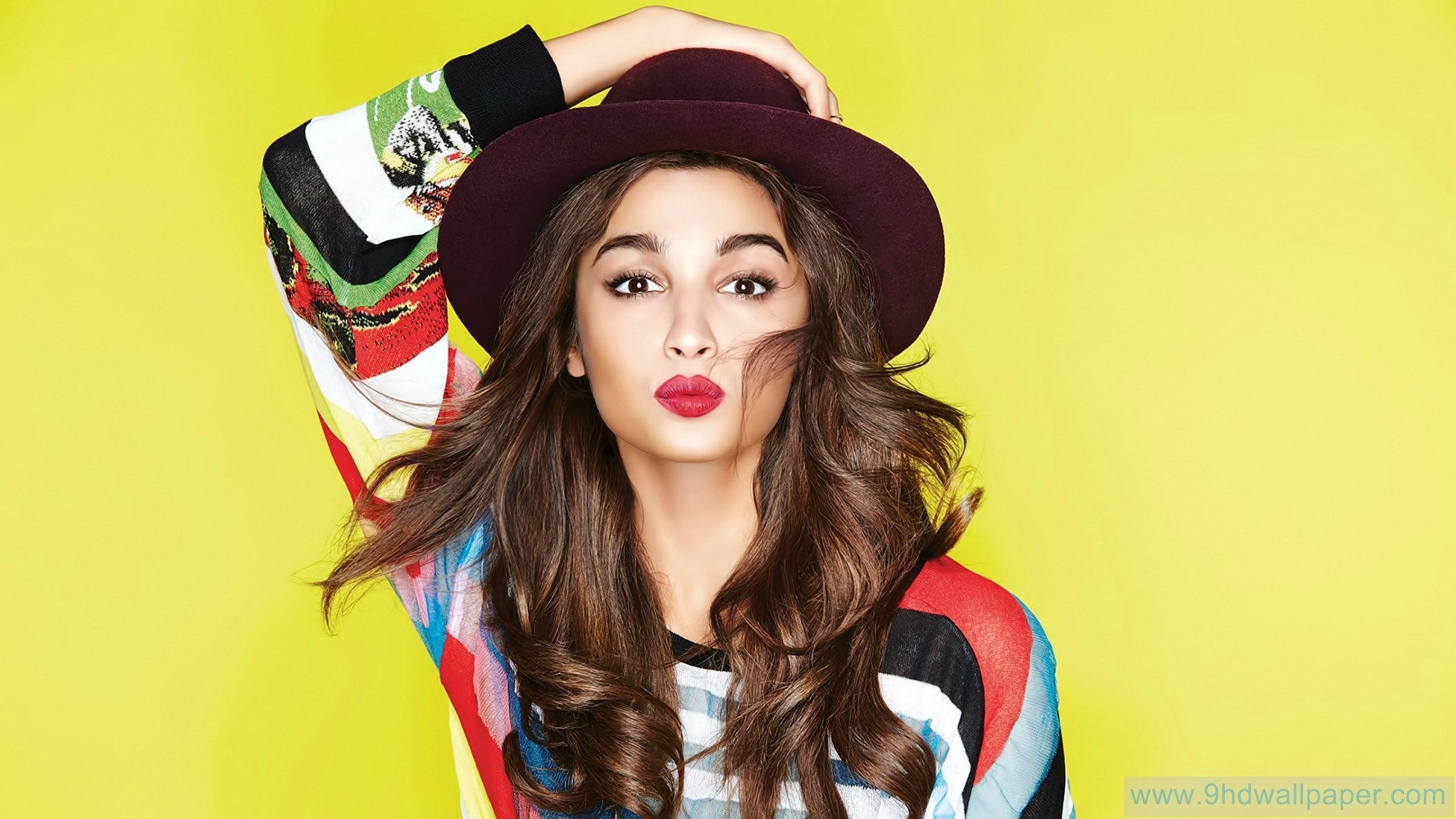 2400x1350 Bollywood Actress Alia Bhatt HD wallpapers Pictures | 9 HD