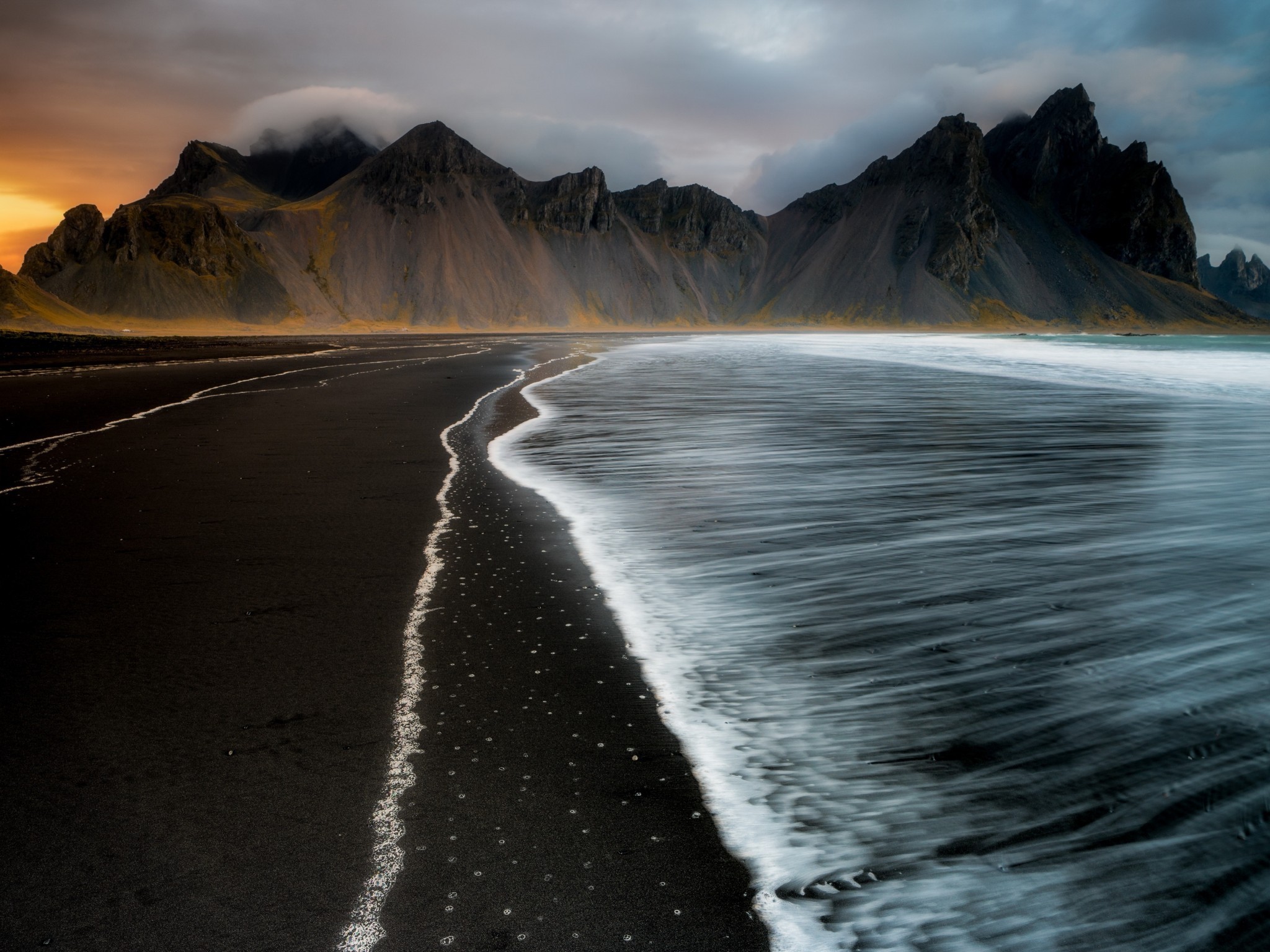 2048x1536 Iceland, Beach, Ocean, Waves, Foam, Coast, Sand