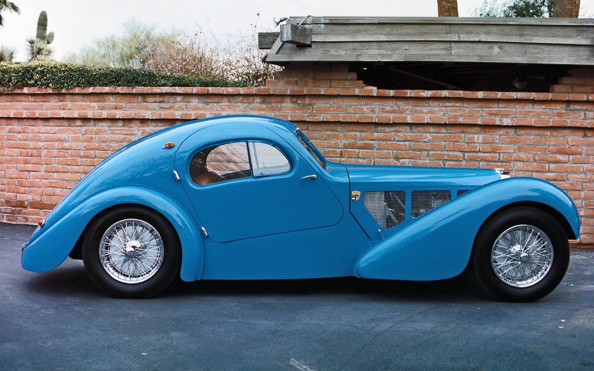1920x1200 cars-bugatti--wallpaper-2210509.jpg (1920Ã1200)