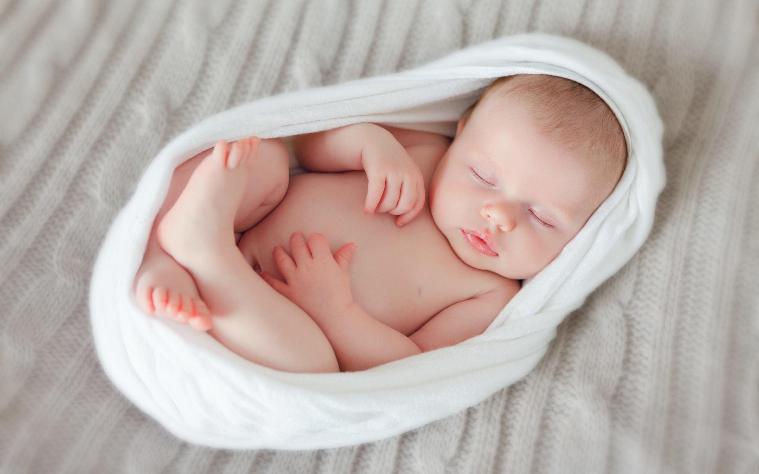 2560x1600 Cute and Sweet Baby Sleeping Image The soul is healed by being