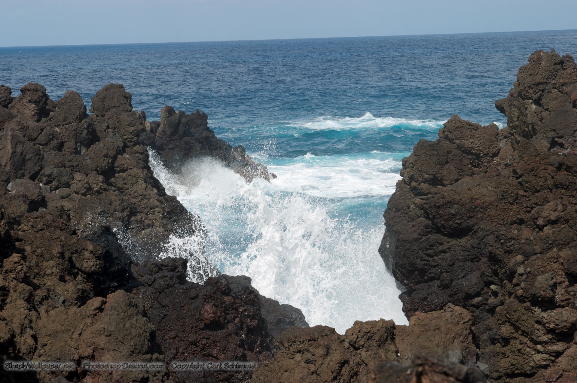 1920x1275 Surf Hitting the Rocks at Wai'Anapanapa State Park on Maui wallpaper -  Click picture for high resolution HD wallpaper