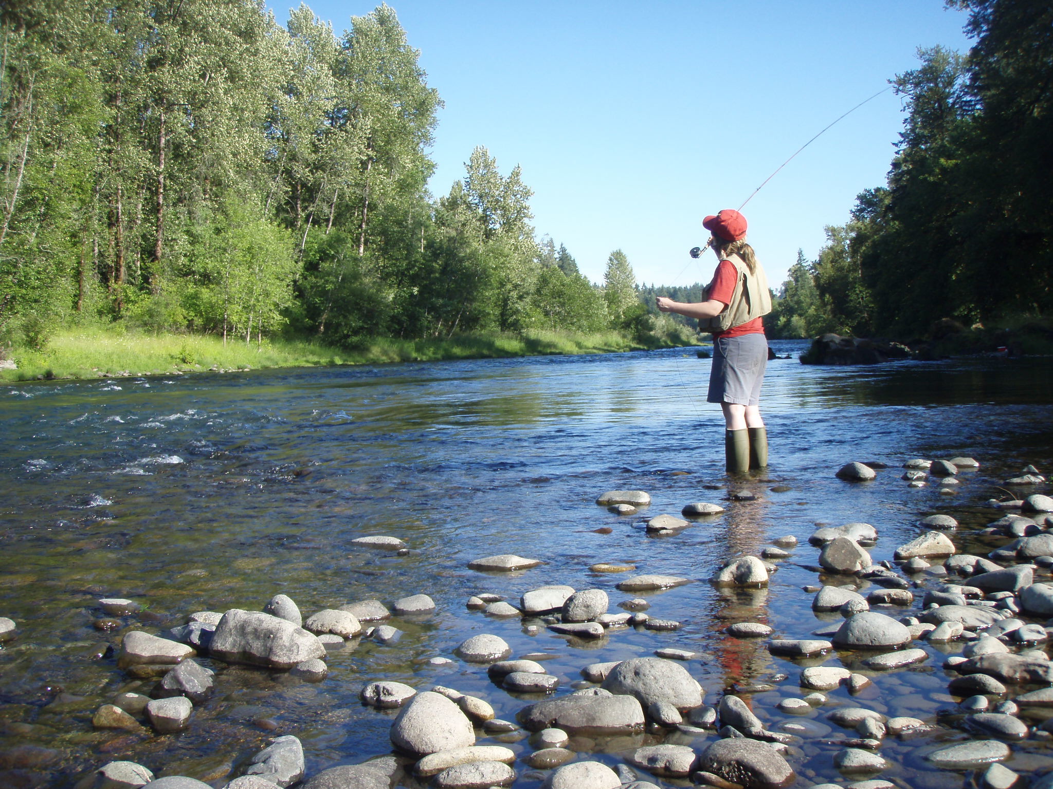 2048x1536 File:Fly fishing on the South Santiam.jpg