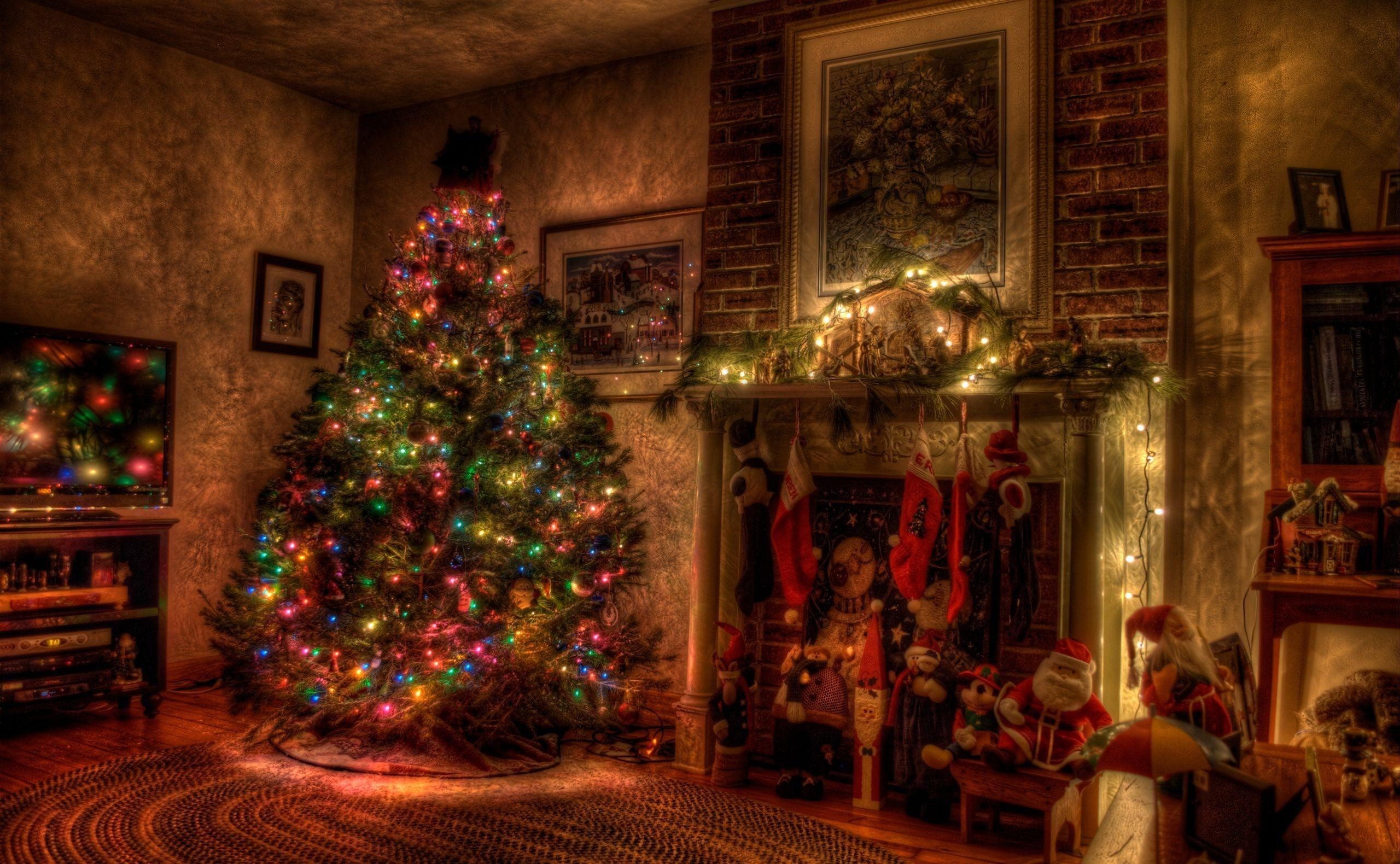 2560x1580  Wallpaper tree, christmas, holiday, garland, fireplace, toys,  stockings