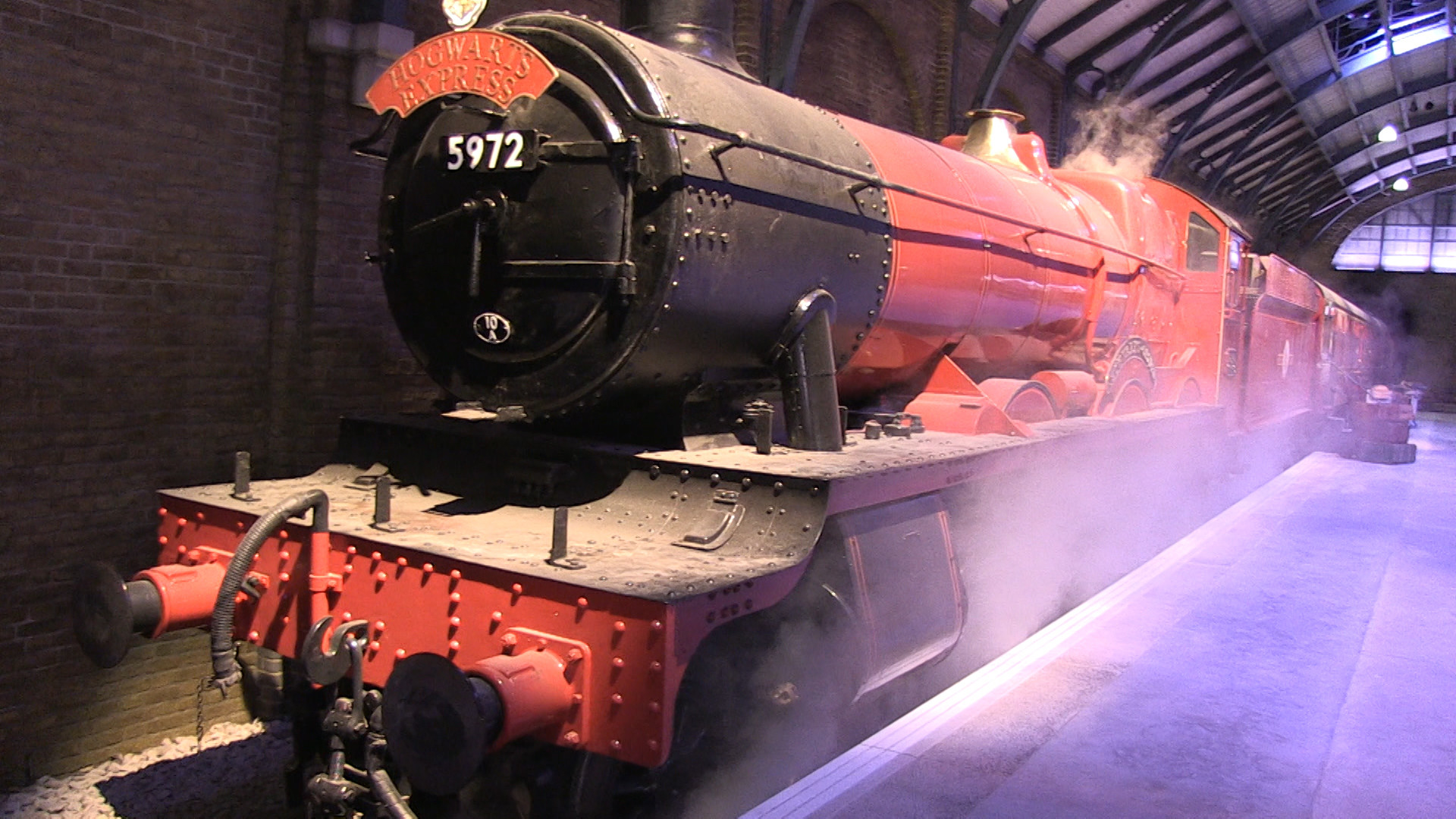 1920x1080 HeyUGuys Visit Platform 9 Â¾ for a Sneak Peek at The Hogwarts Express at  Warner Bros. Studio Tour