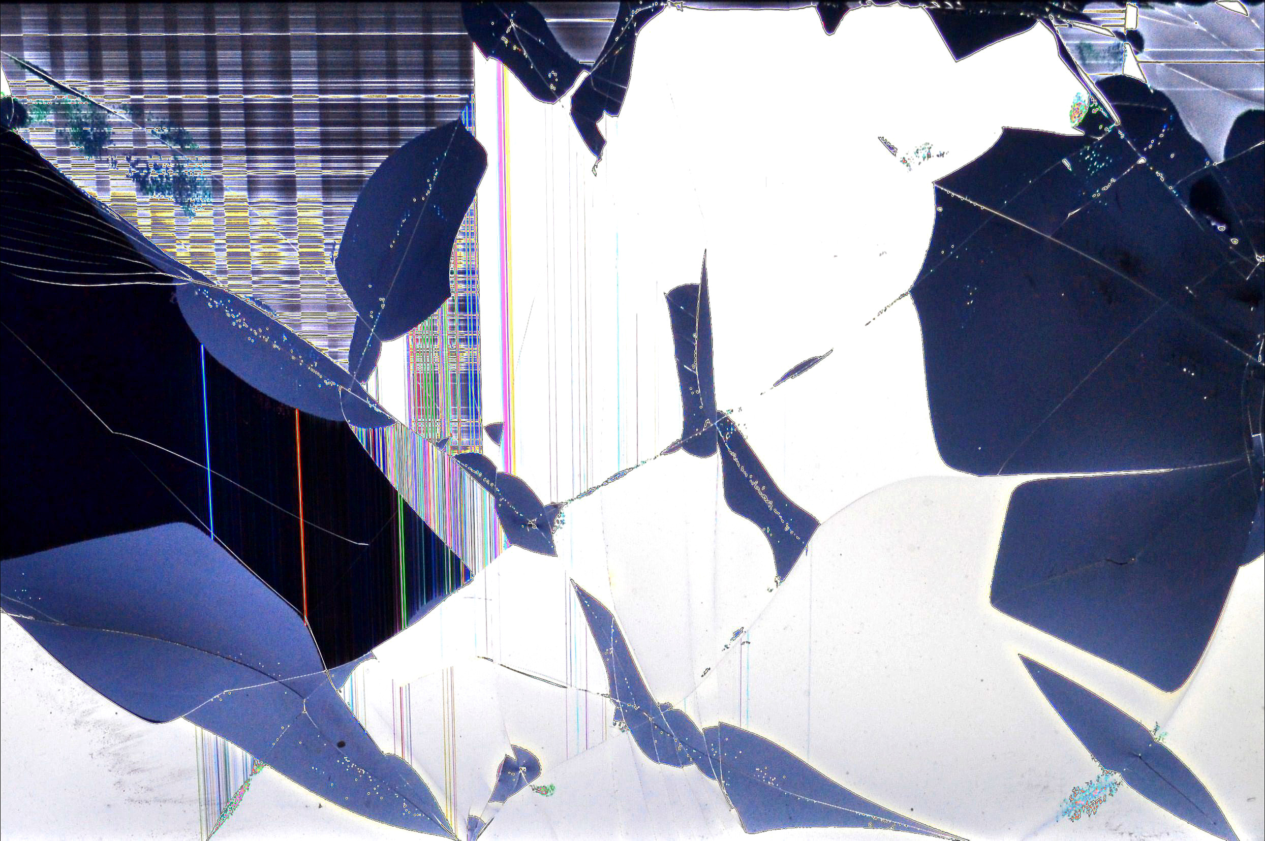 2489x1655 Technology - Cracked Screen Wallpaper